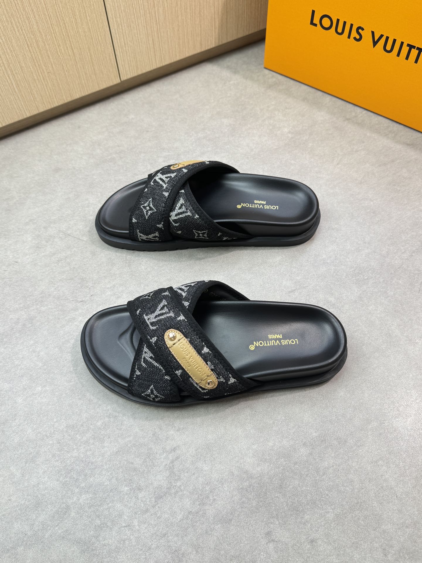Louis Vuitton Black Logo Cross Strap Sandals Luxury Comfort Slides 4 i1746637881 5506 2