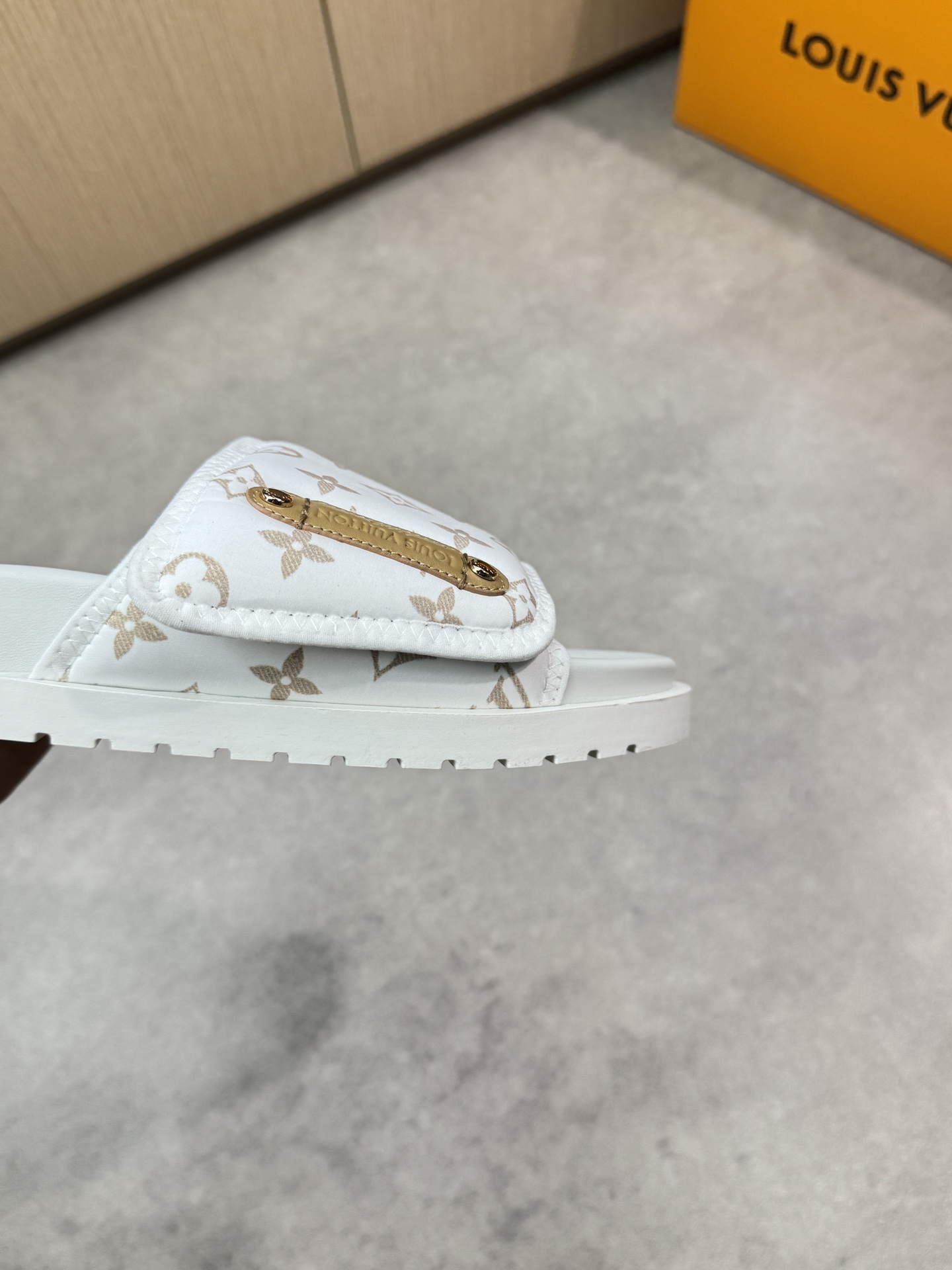 Louis Vuitton Women's White Monogram Comfy Flat Sandal Slides Size 39-44 9 i1746638104 2423 7