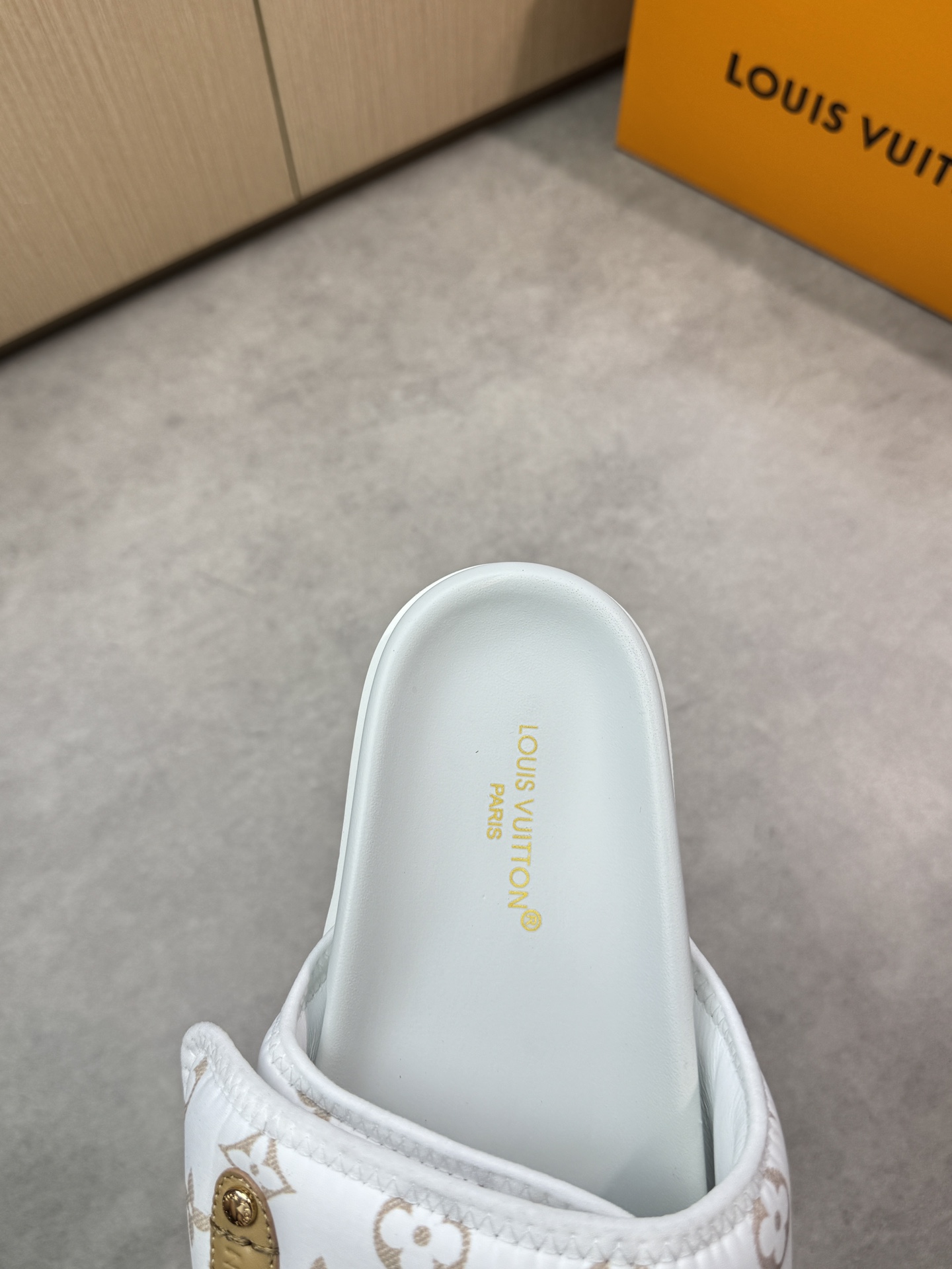 Louis Vuitton Women's White Monogram Comfy Flat Sandal Slides Size 39-44 8 i1746638104 3610 6