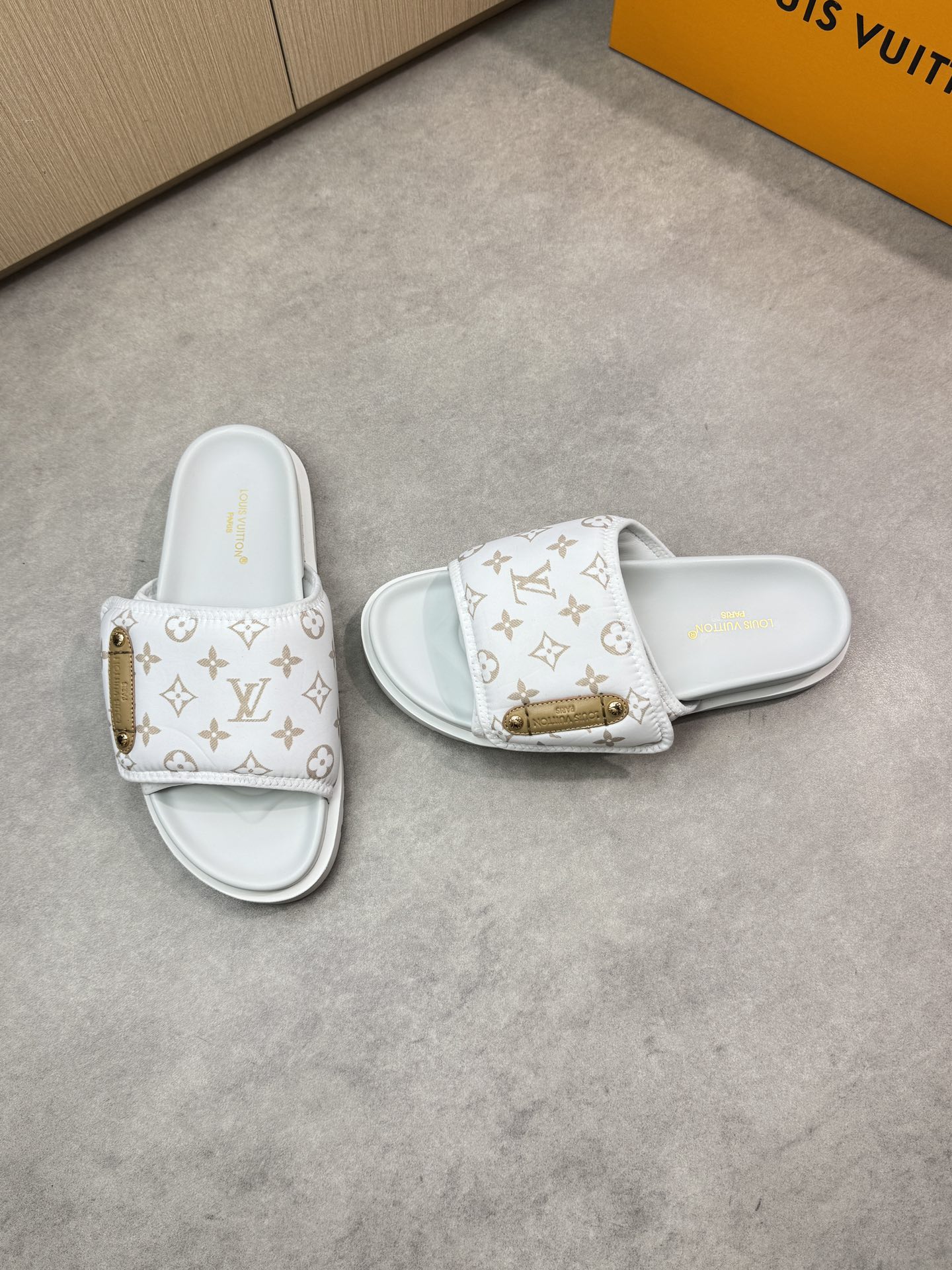 Louis Vuitton Women's White Monogram Comfy Flat Sandal Slides Size 39-44 3 i1746638104 364 1