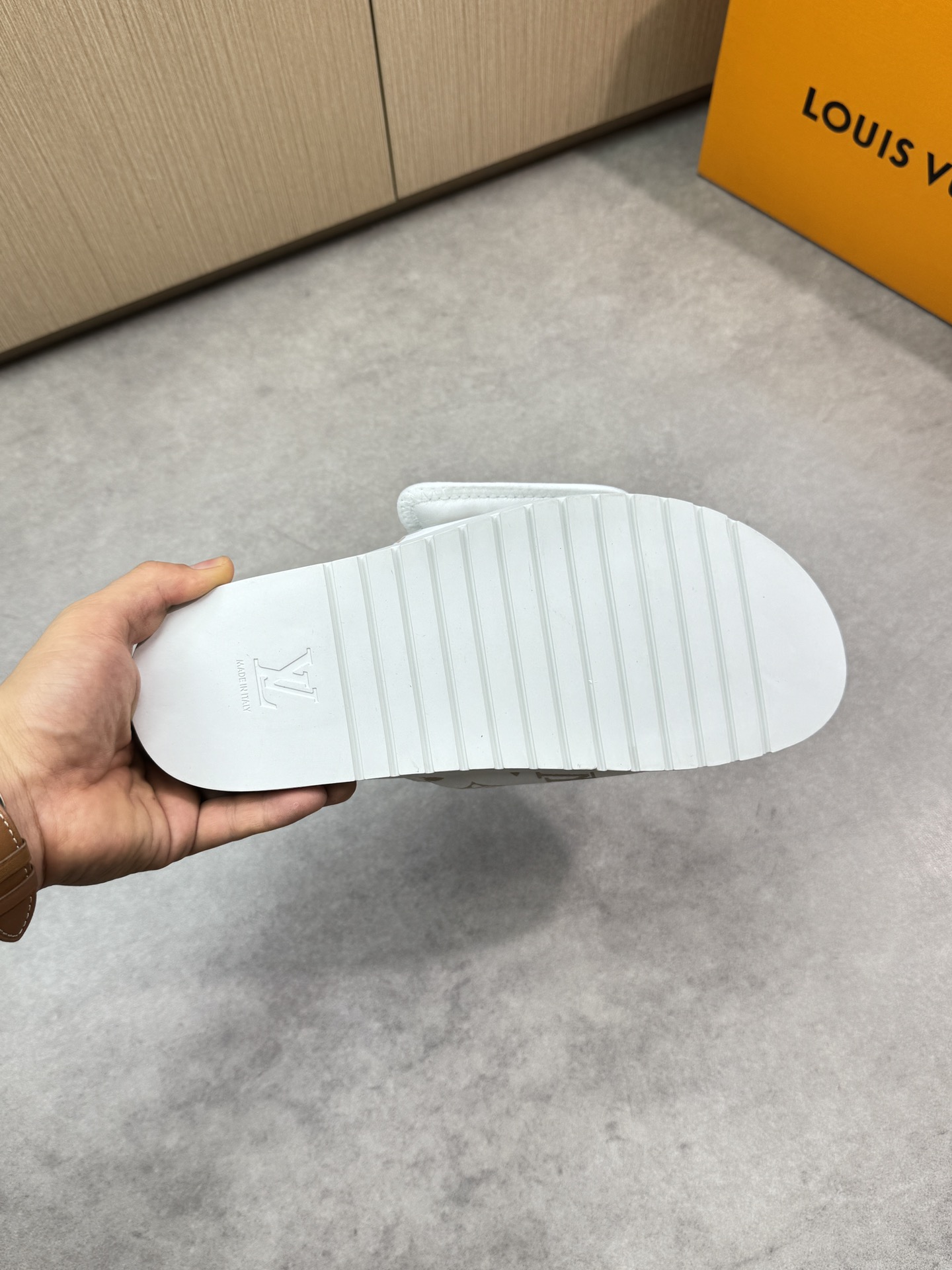 Louis Vuitton Women's White Monogram Comfy Flat Sandal Slides Size 39-44 10 i1746638104 4391 8