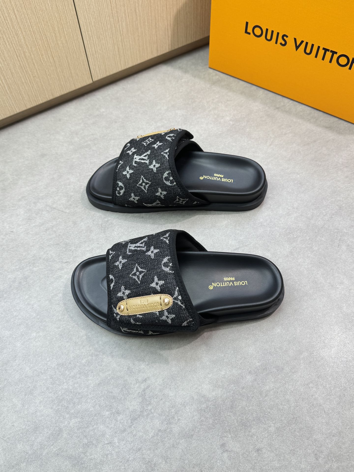 Louis Vuitton Monogram Canvas Sandal Comfortable Beach Pool Slides for Men 4 i1746638215 3493 2