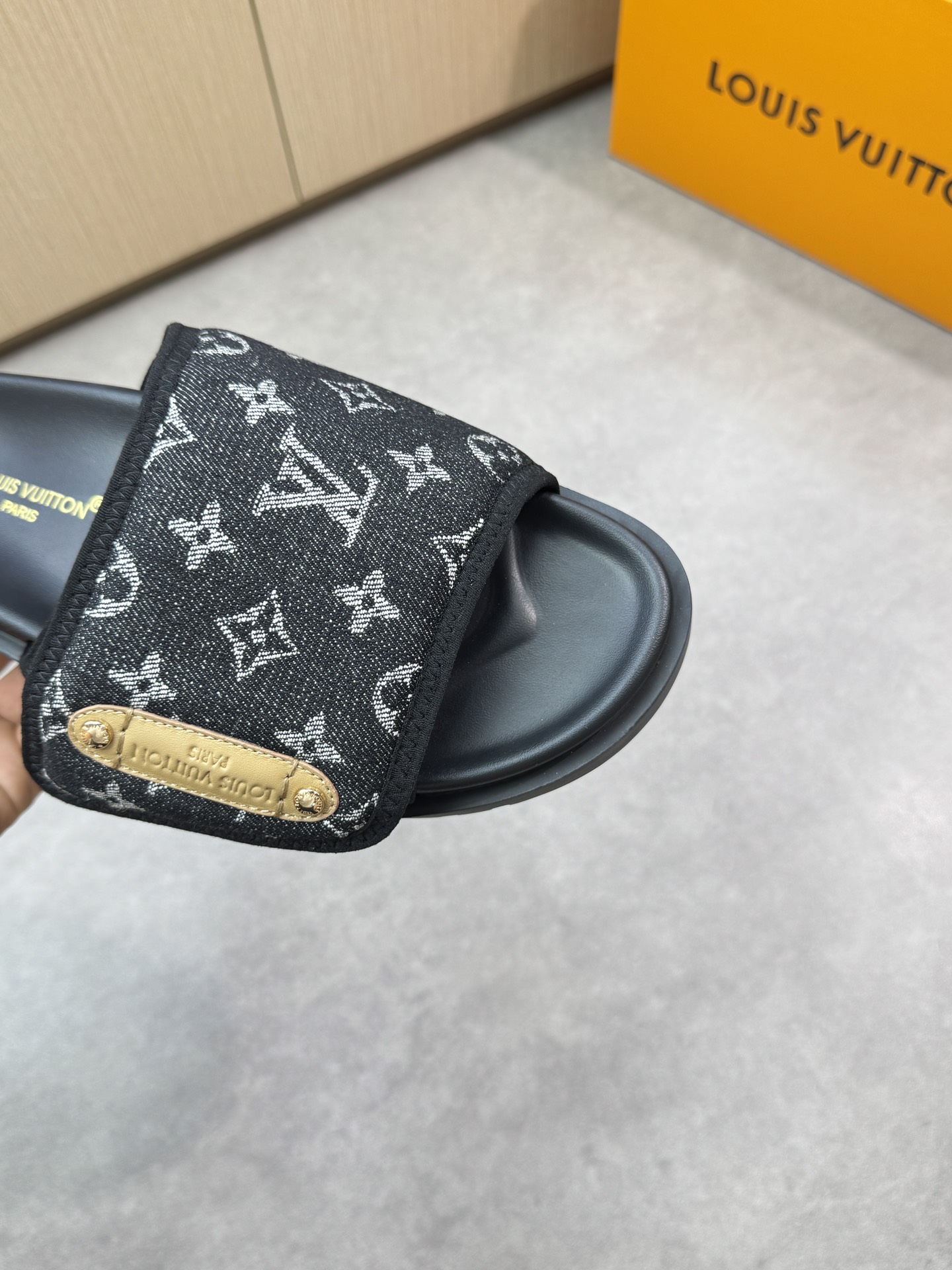 Louis Vuitton Monogram Canvas Sandal Comfortable Beach Pool Slides for Men 7 i1746638215 8454 5