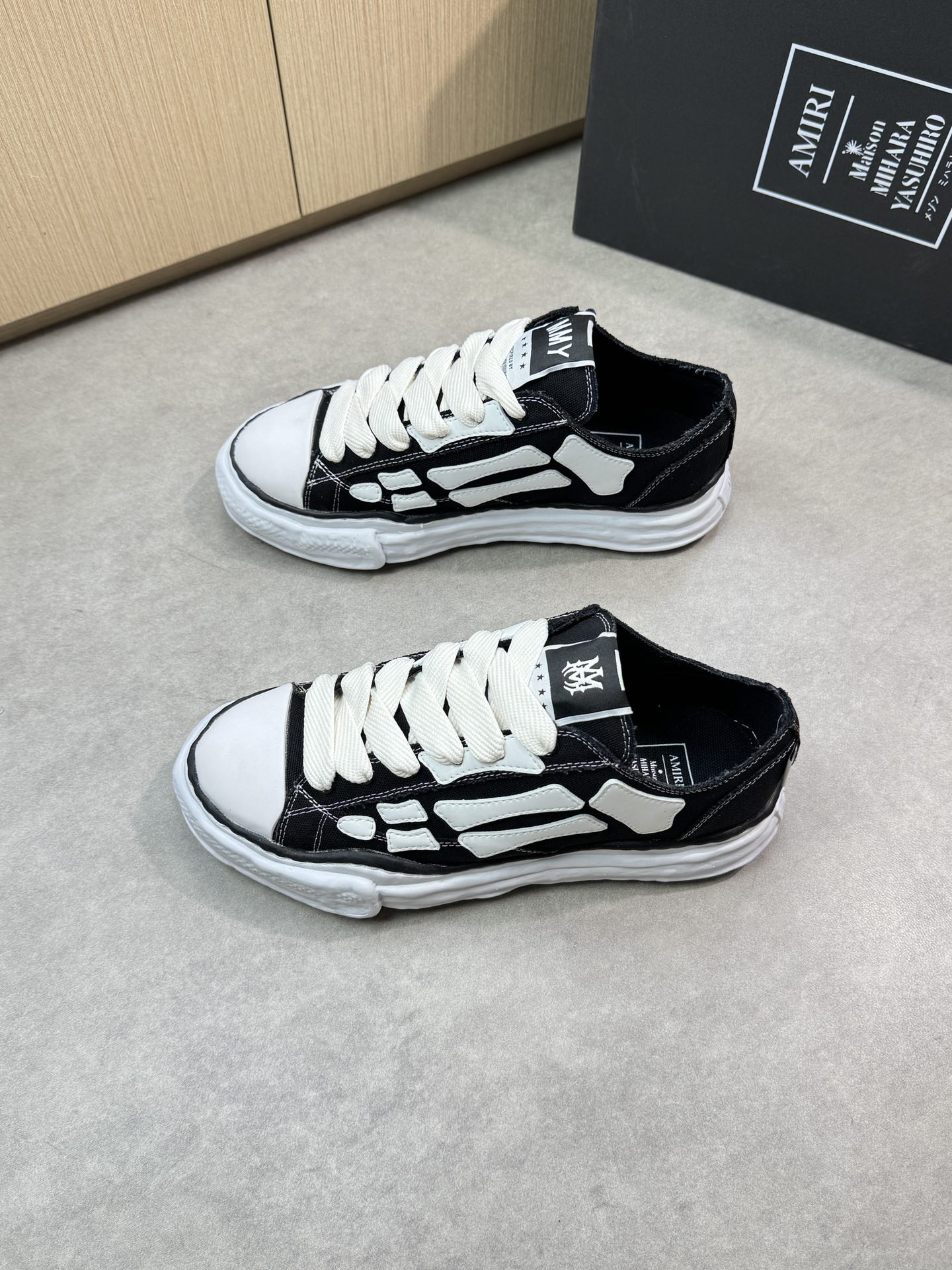 Amiri Bone Runner Sneakers - Premium Quality, Stylish and Comfortable 4 i1746723888 9394 2