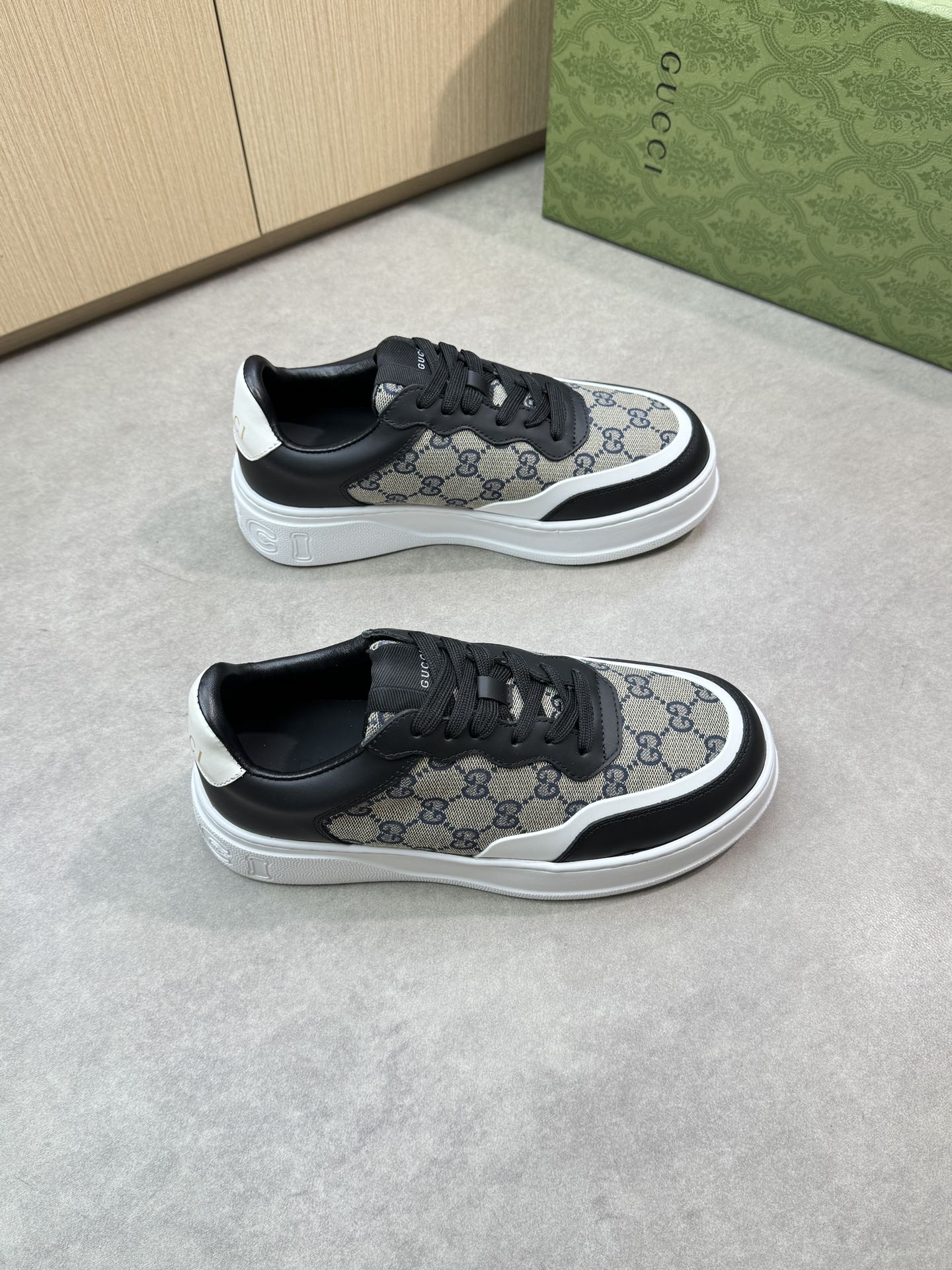 NO:283940,【Gucci】Gucci - High-end quality Original single casual sports shoes - Upper Napa calfskin, brand totem high mercerized canvas, shoe body injection molding brand module, heel screen brand logo - Inner mixed-bred sheepskin, foot pad; water dyed cowhide - Outsole original TPU·foam; molded outsole - Ultra-high quality control·fine workmanship highlighting (high-end·noble·grade) -Size 39-44 (38,45, custom made)·GC9787,,gucci,gucci,sneakers,cowhide,sheepskin19860909【 Gucci】古驰 -高端品质 原单休闲运动鞋 -鞋面纳帕小牛皮、品牌图腾高丝光帆布、鞋身注塑品牌模块、后跟丝印品牌logo -内里混种羊皮,垫脚；水染牛皮 -大底原版TPU·发泡；成型大底 -超高品控·做工精细凸显(高端·贵气·档次) -Size 39-44（38,45,可订做)·GC9787,,gucci,gucci,sneakers,cowhide,sheepskin,Men's shoes