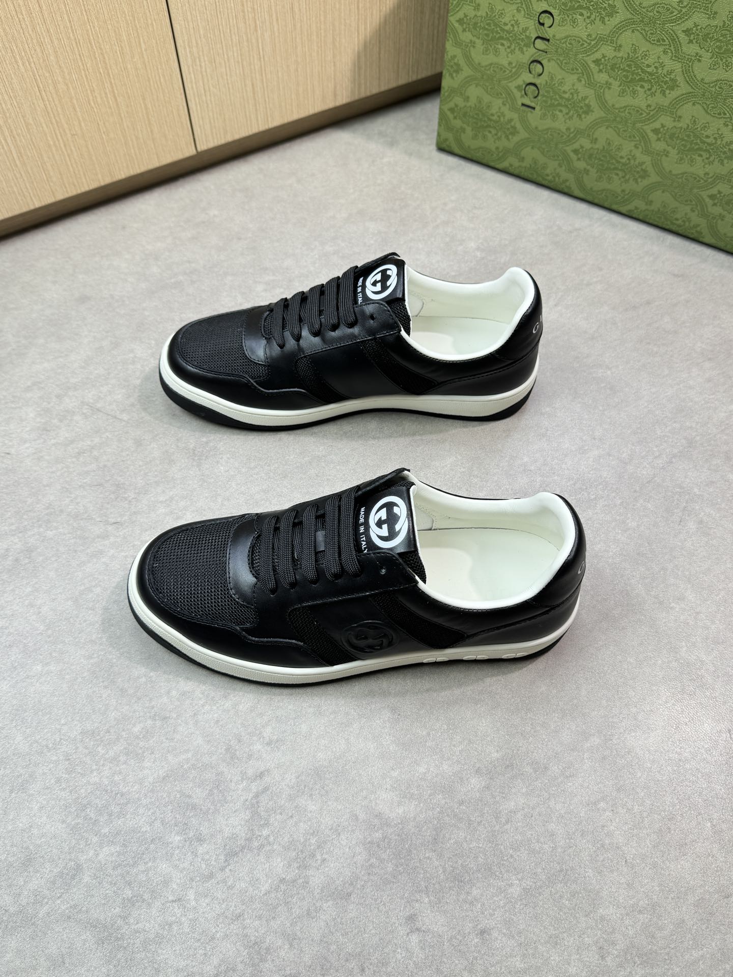 Gucci Men's Black Leather and Canvas Lace Up Fashion Sneakers 4 i1746726398 4411 2