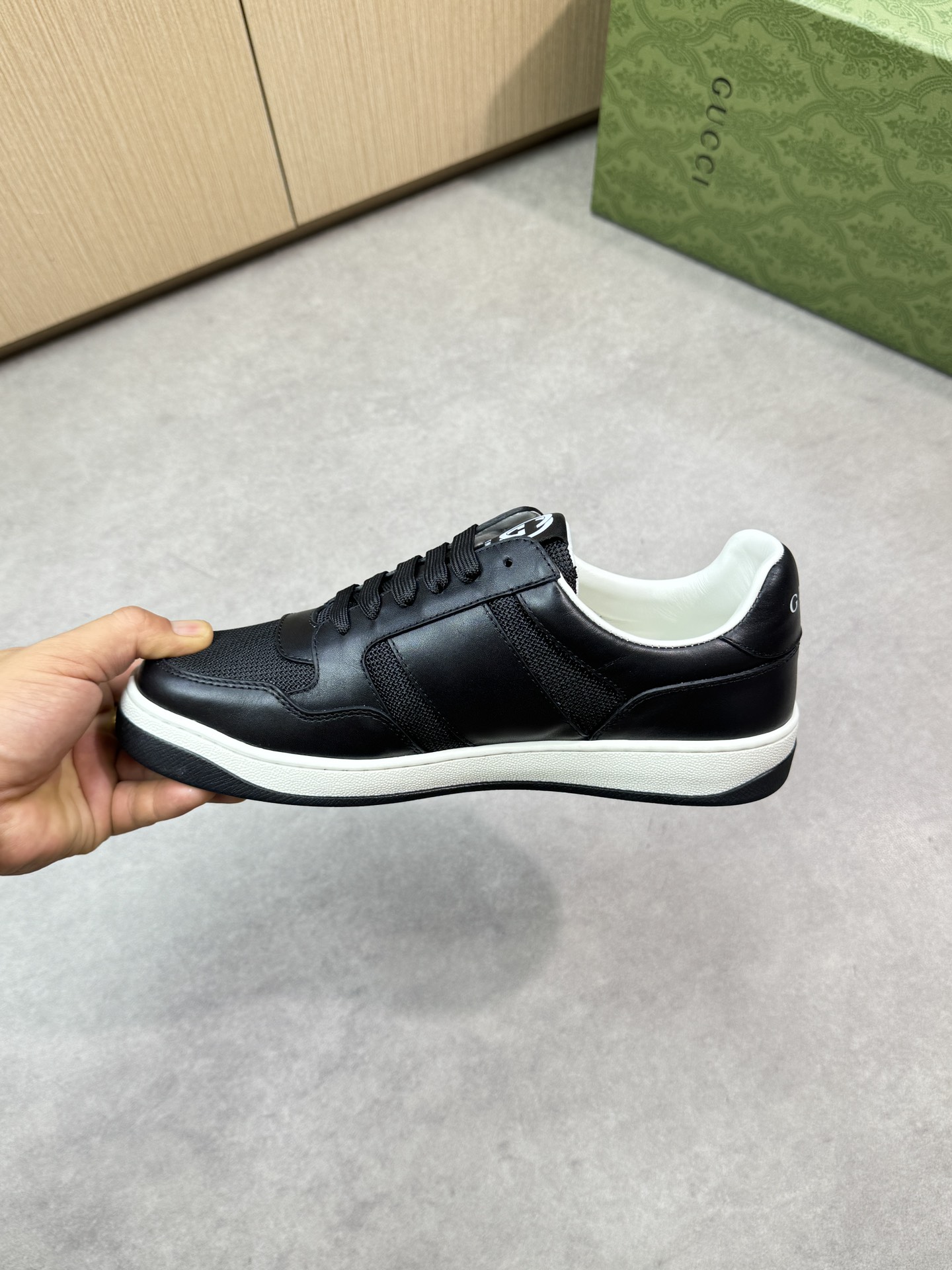 Gucci Men's Black Leather and Canvas Lace Up Fashion Sneakers 6 i1746726398 7343 4