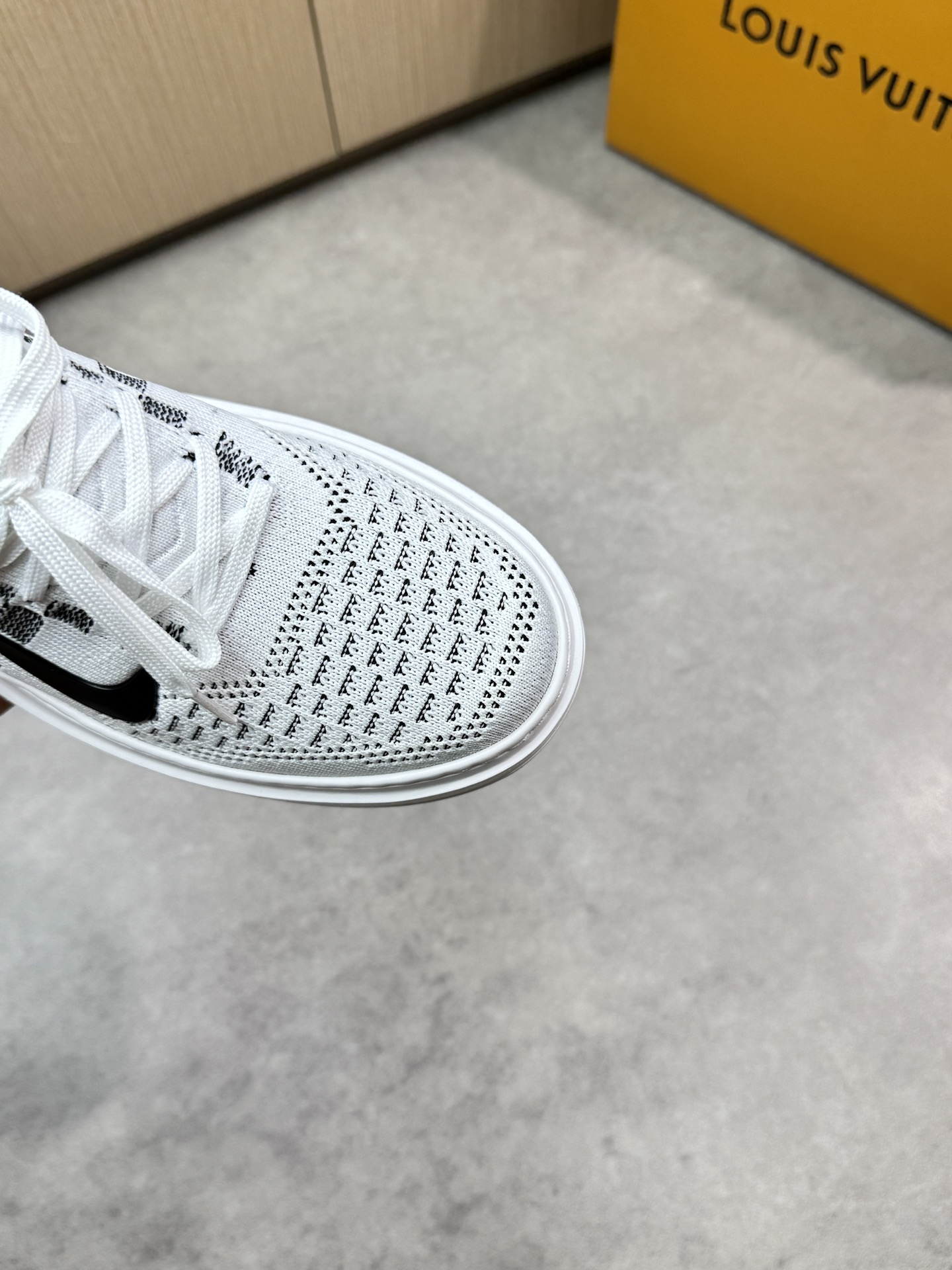 Louis Vuitton White Knit Sneakers with TPU Sole and Designer Accents 7 i1746726857 5737 5