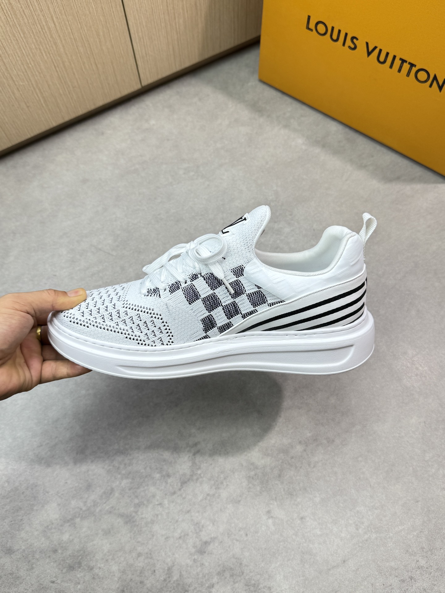 Louis Vuitton White Knit Sneakers with TPU Sole and Designer Accents 6 i1746726857 6509 4