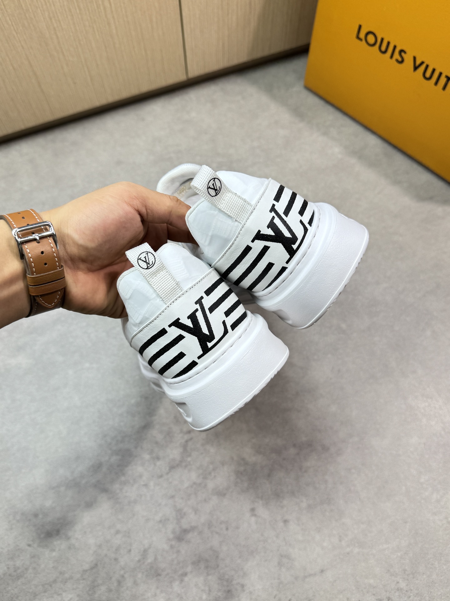 Louis Vuitton White Knit Sneakers with TPU Sole and Designer Accents 9 i1746726857 9411 7