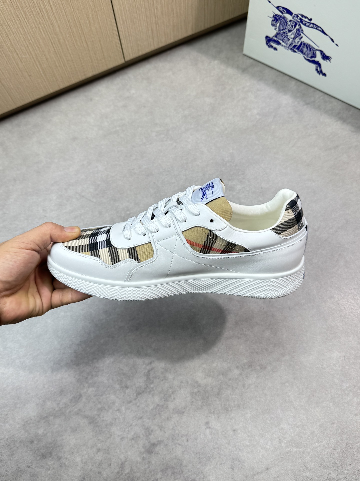 Burberry Men's White Leather & Check Sneakers - Premium Quality & Comfort 6 i1746982845 94 4