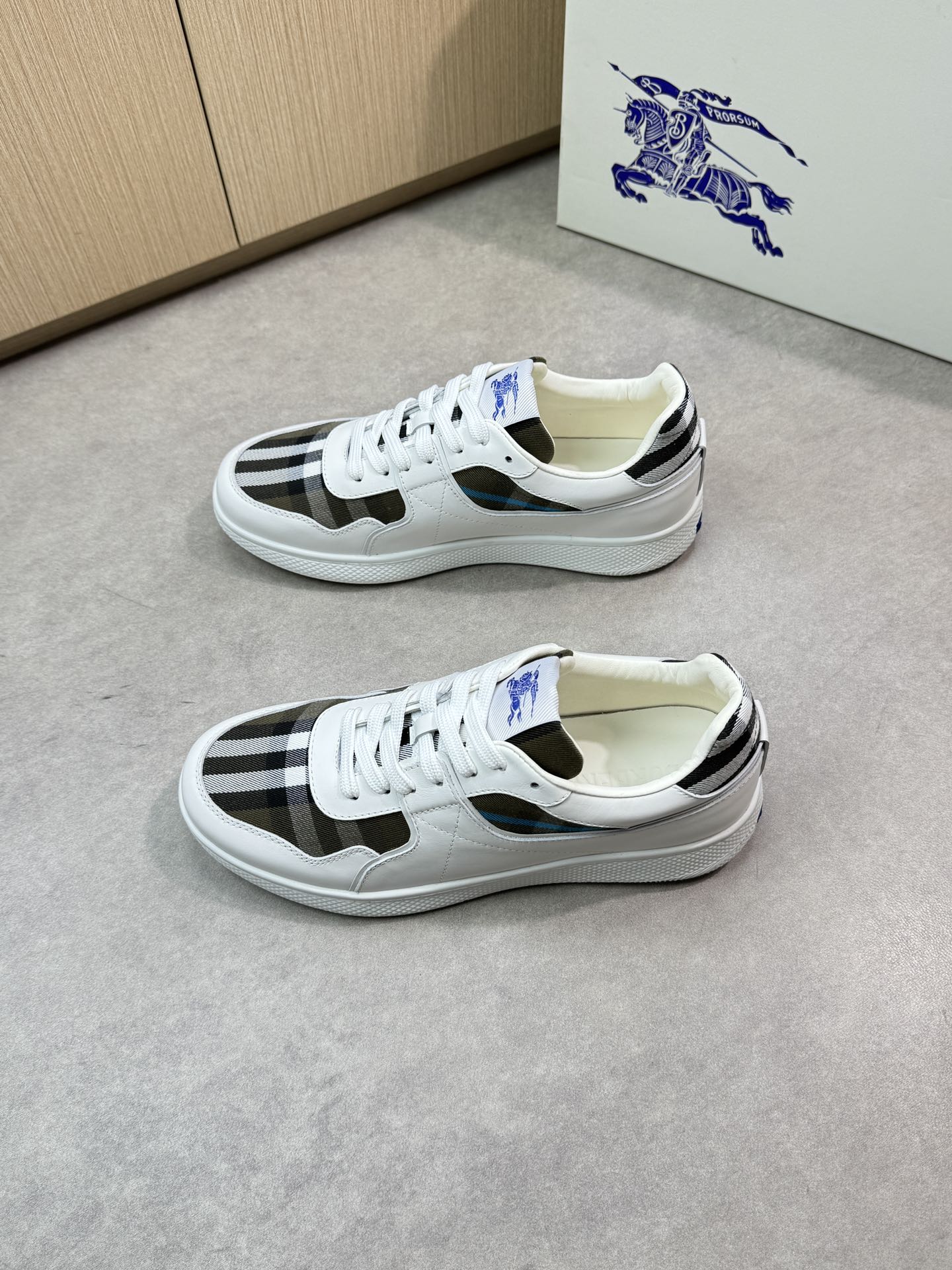 Burberry Men's White Leather & Check Panel Low-Top Sneakers 4 i1746982945 3993 2