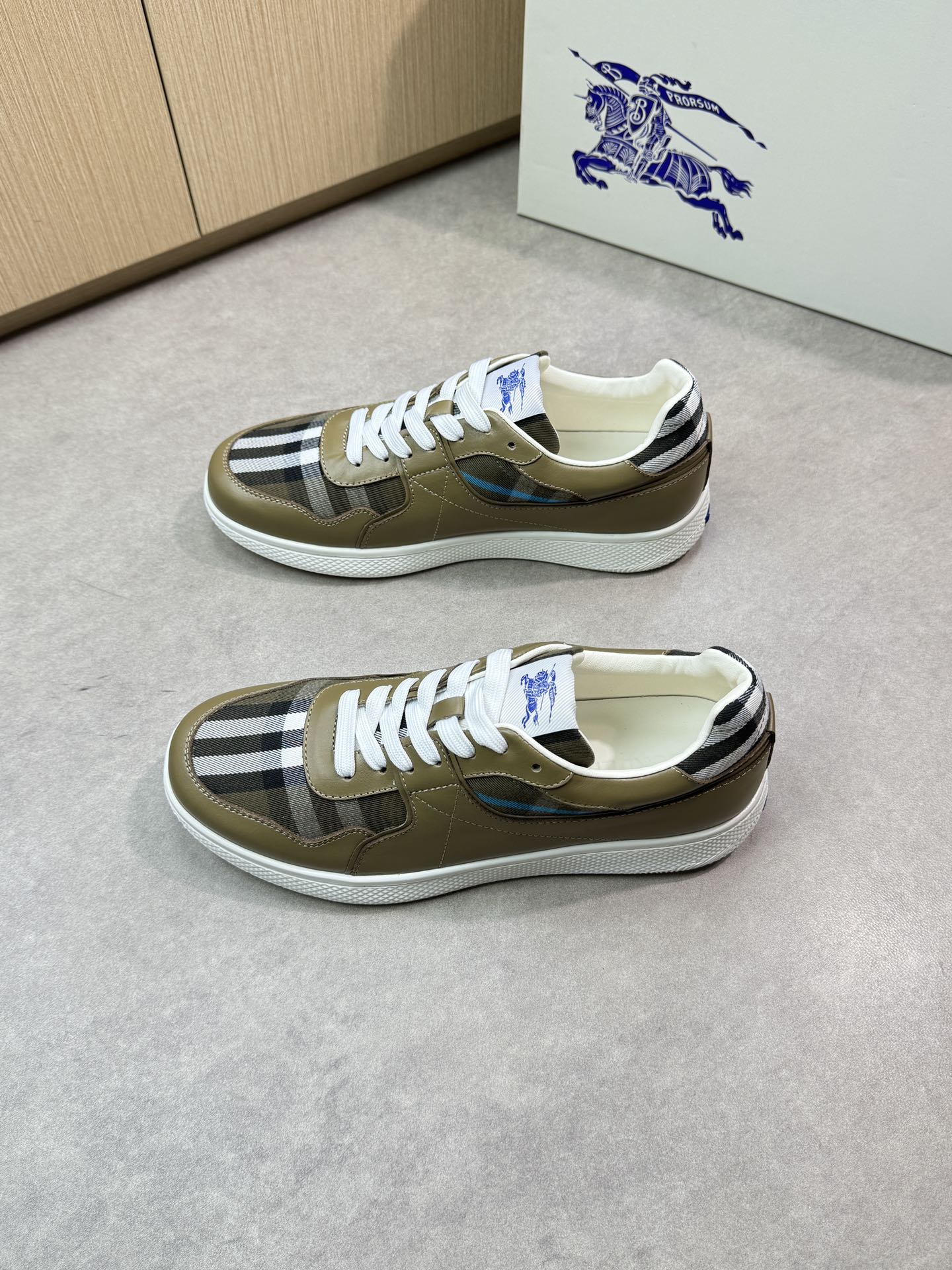 Burberry Men's Grainy Leather and Check Cotton Sneakers 4 i1746982988 8013 2