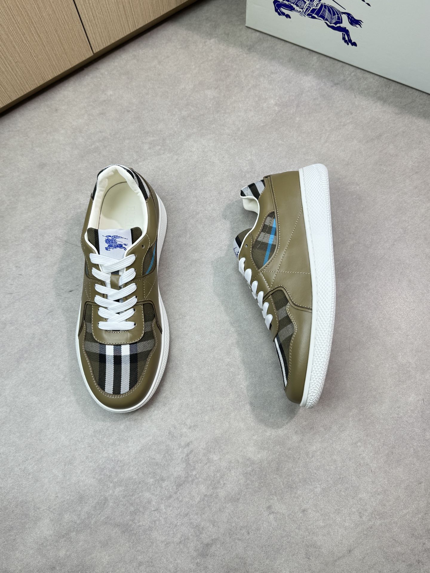 Burberry Men's Grainy Leather and Check Cotton Sneakers 3 i1746982988 9625 1