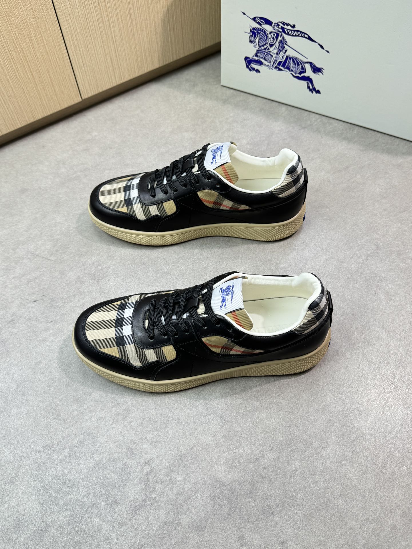 Burberry Men's Leather & Check Fabric Sneakers Casual Lace-Up Shoes 4 i1746983033 5527 2
