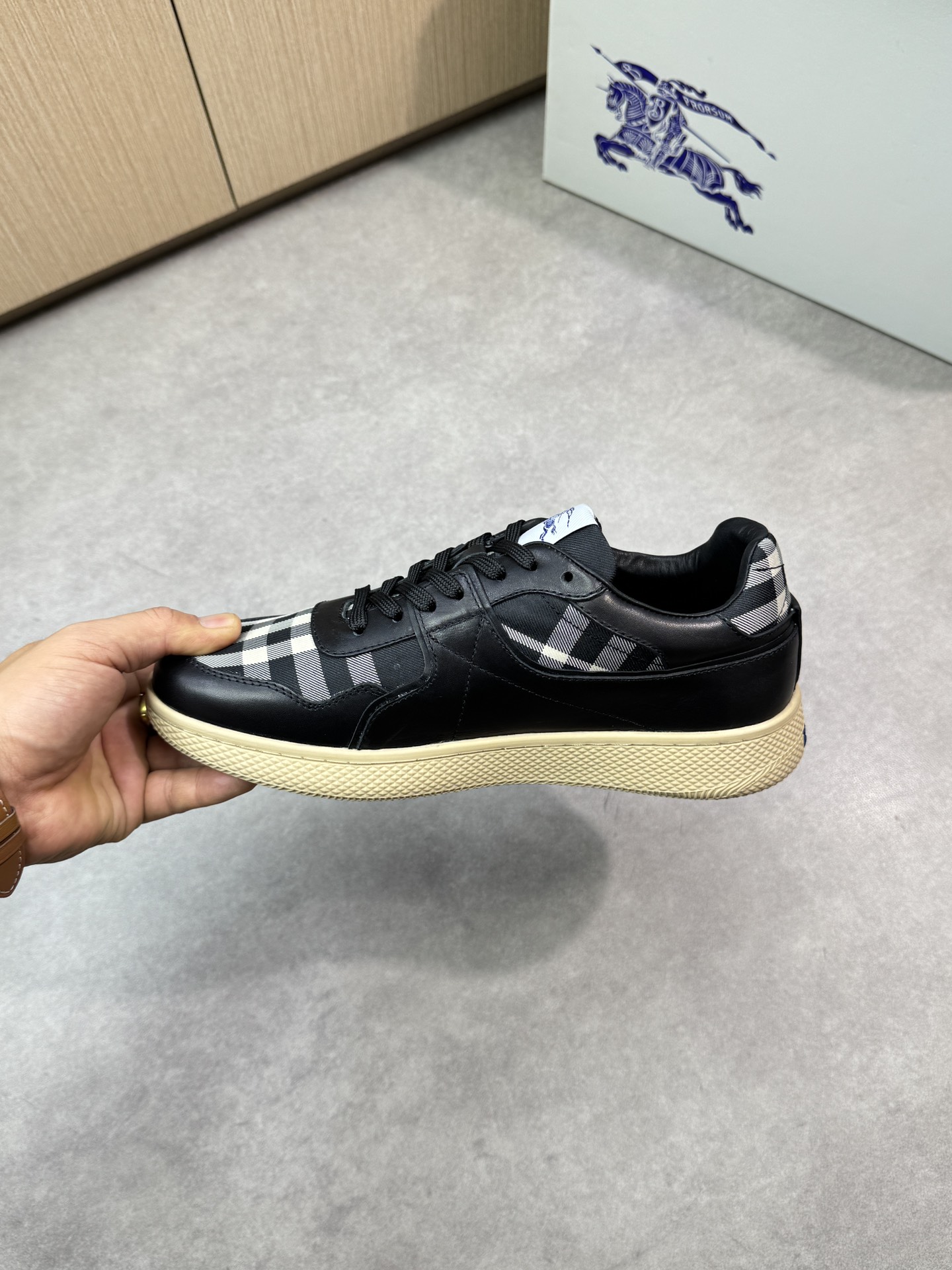 Burberry Men's Black Leather and Check Casual Sneakers Size 38-44 6 i1746983048 542 4