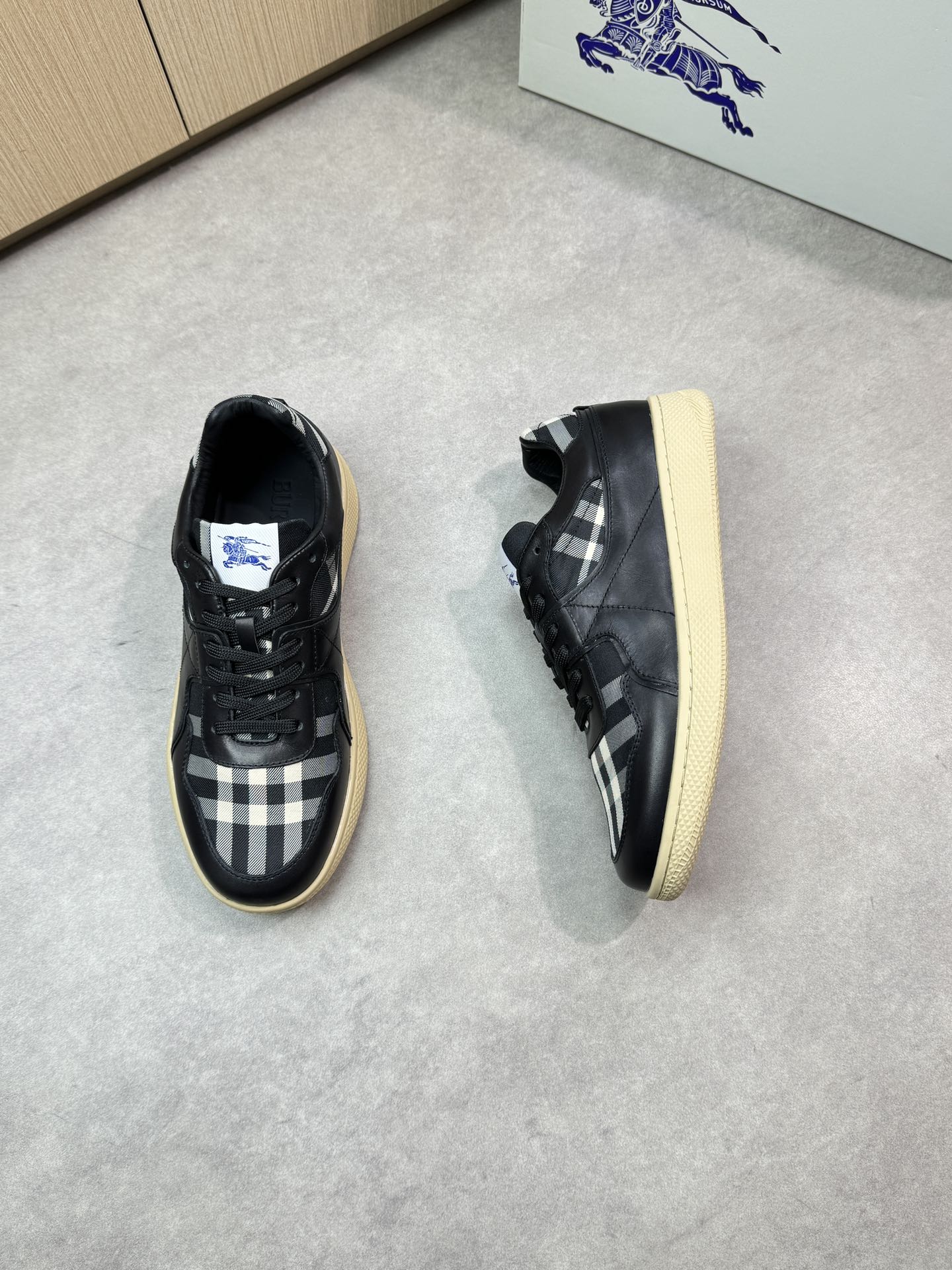 Burberry Men's Black Leather and Check Casual Sneakers Size 38-44 3 i1746983048 8189 1
