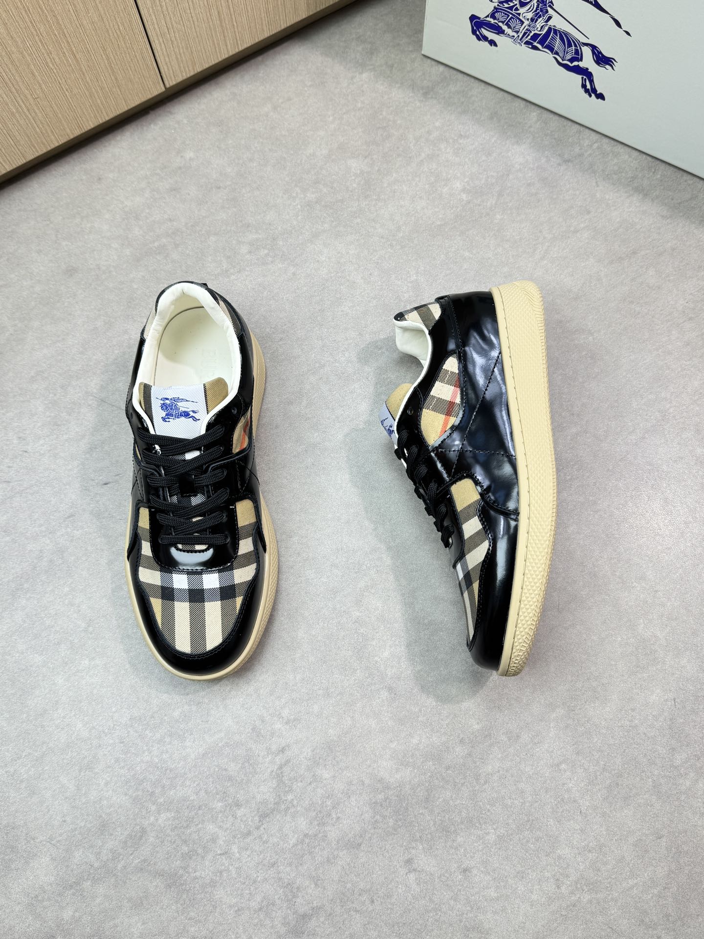 Burberry Men's Plaid Accent Leather Sneakers Classic Design Size 38-44 3 i1746983806 408 1