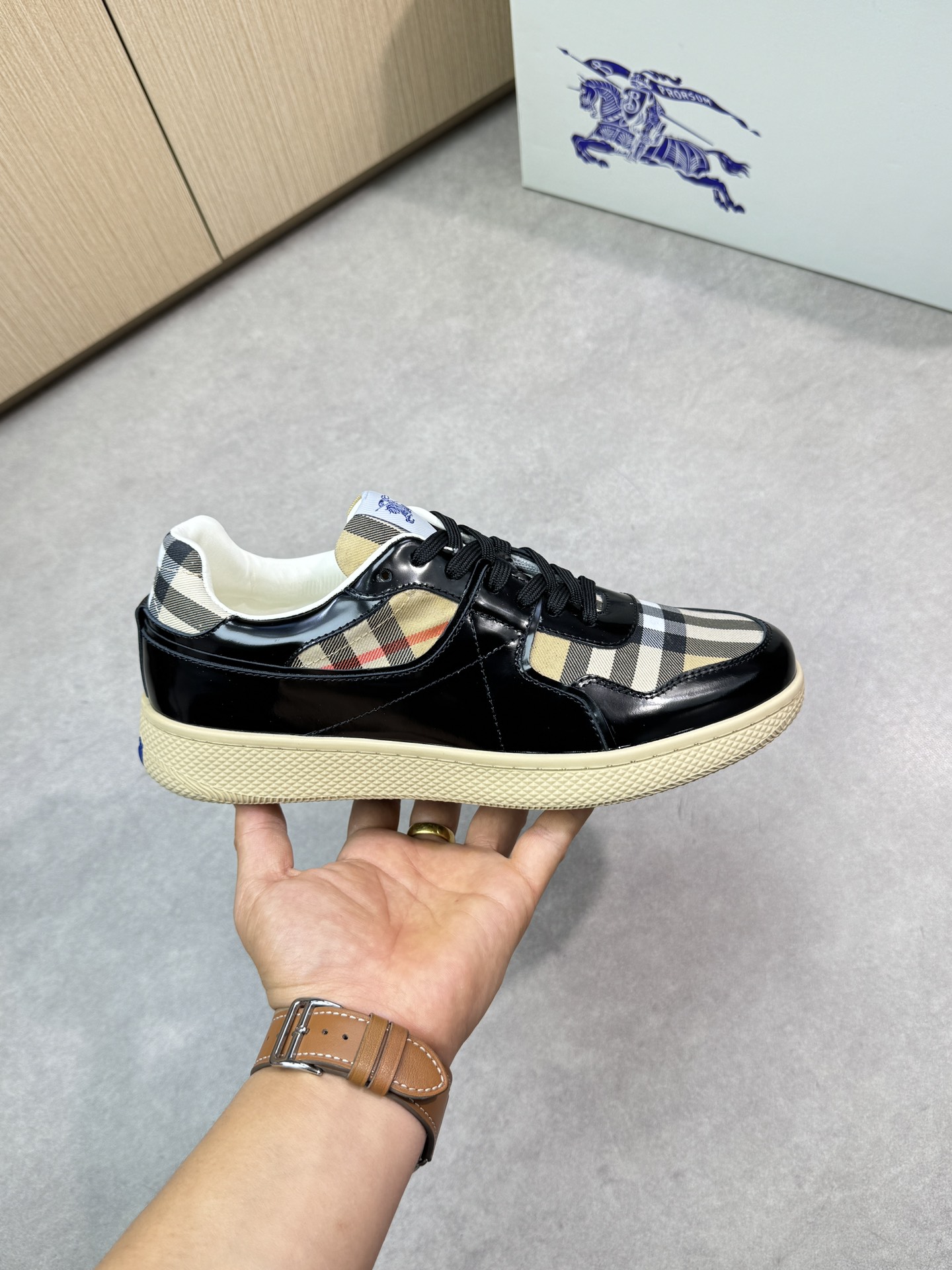Burberry Men's Plaid Accent Leather Sneakers Classic Design Size 38-44 5 i1746983806 4879 3