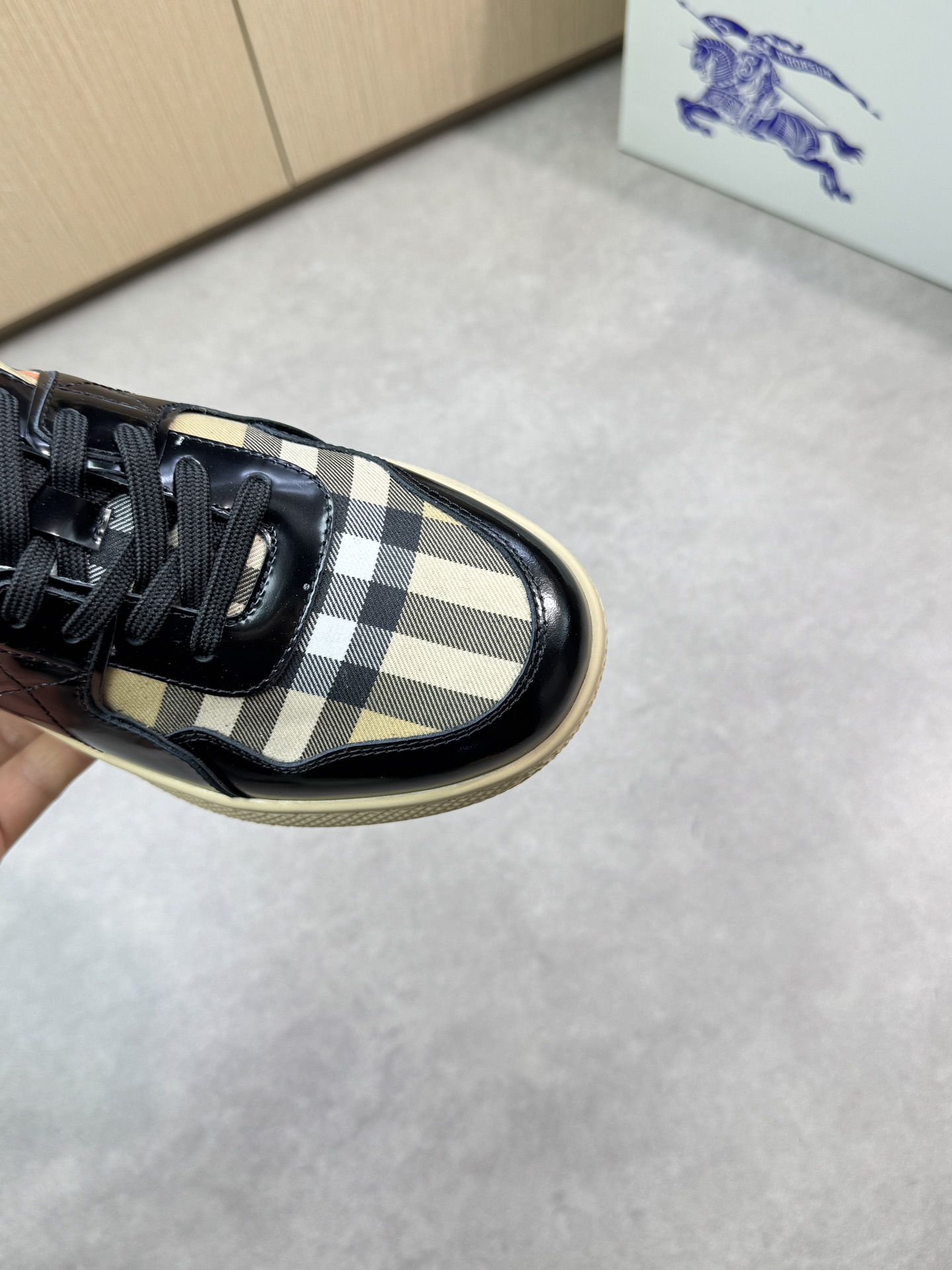 Burberry Men's Plaid Accent Leather Sneakers Classic Design Size 38-44 7 i1746983806 5573 5