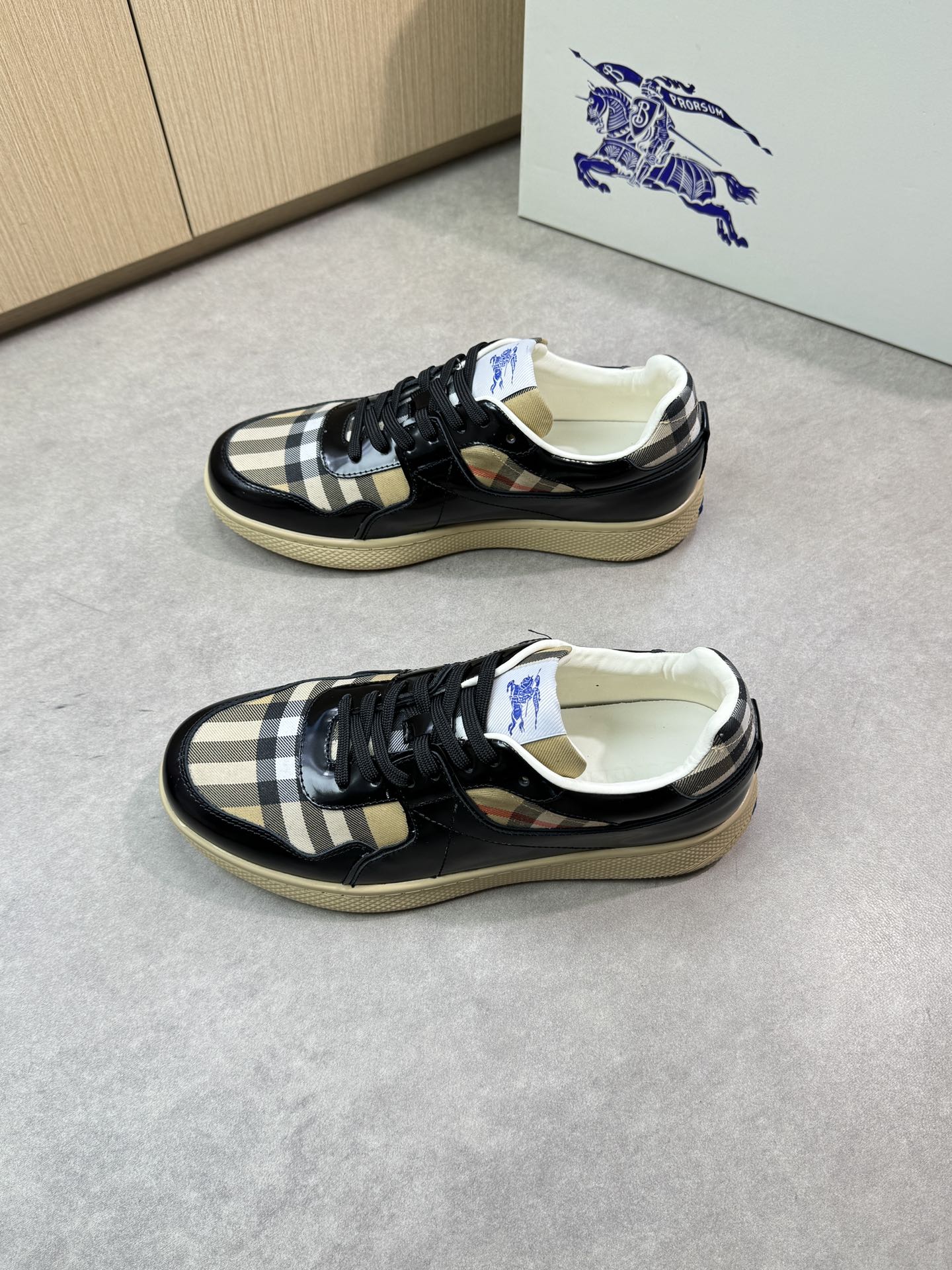 Burberry Men's Plaid Accent Leather Sneakers Classic Design Size 38-44 4 i1746983806 7753 2