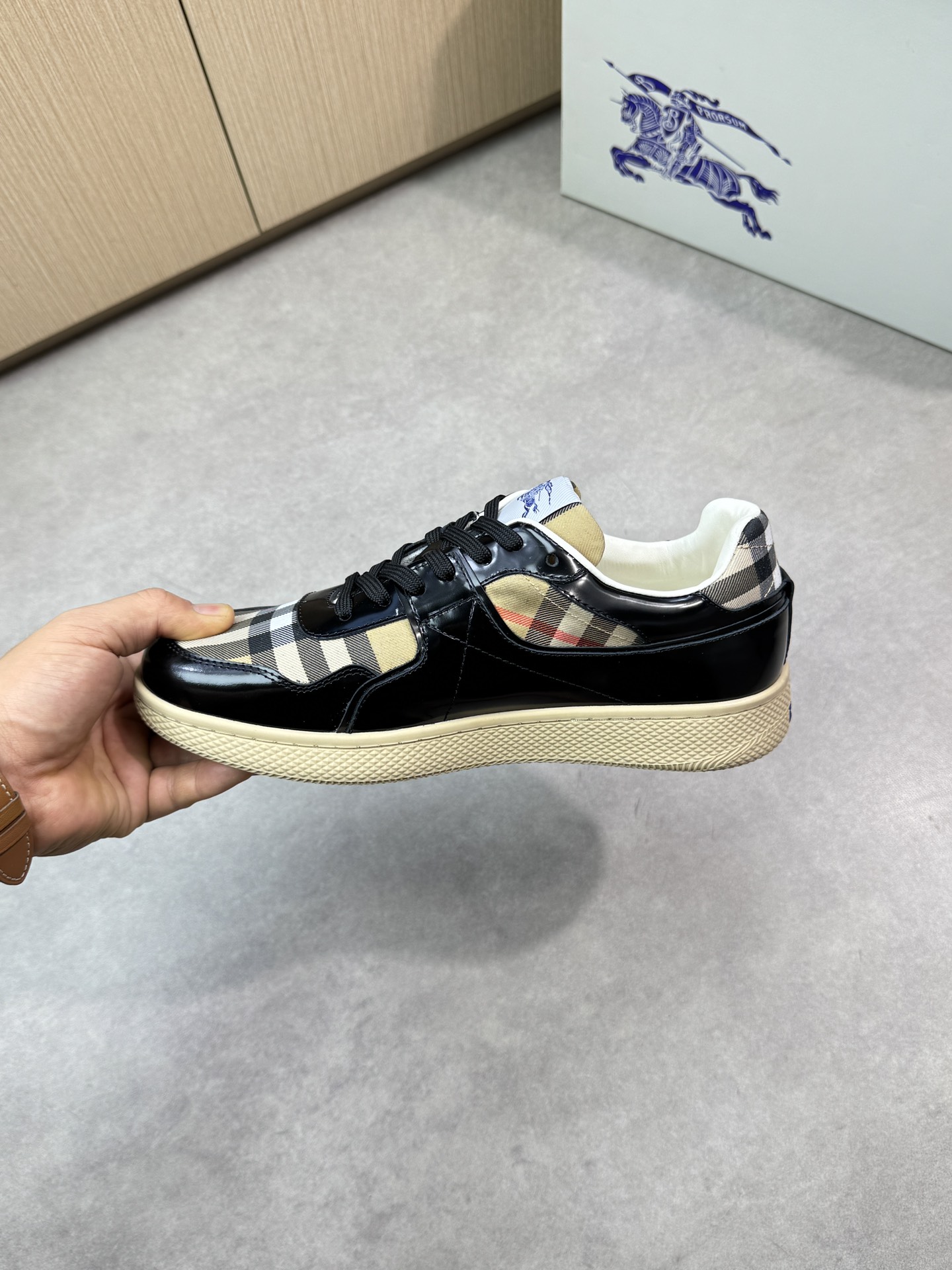 Burberry Men's Plaid Accent Leather Sneakers Classic Design Size 38-44 6 i1746983806 8359 4