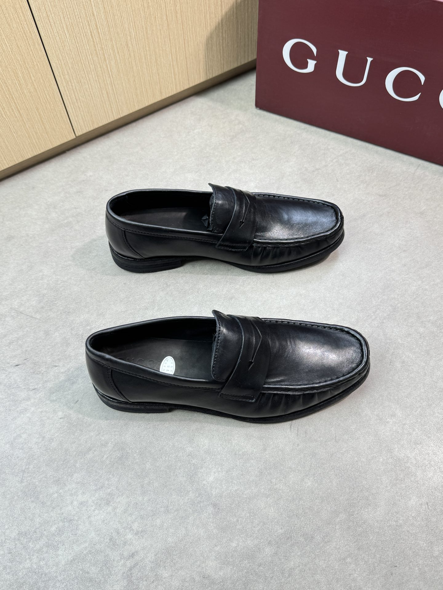 NO:284708,【Gucci】Gucci - High-end quality original single leather shoes - waxy macaque leather on the upper, handmade string sewing mark thread on the shoe, brand cross-bond decoration - water dyed cowhide - outsole ultra-light leather·rubber; combined molded leather outsole - ultra-high quality control·fine workmanship highlighted (high-end·noble·grade) -Size 39-44 (38,45, custom made)·8866,,gucci,gucci,cowhide,Leather soles19860909【 Gucci】古驰 -高端品质 原单正装皮鞋 -鞋面蜡感疯马皮、鞋丹手工串缝马克线、品牌横担装饰 -内里水染牛皮 -大底超轻真皮·橡胶；组合成型真皮大底 -超高品控·做工精细凸显(高端·贵气·档次) -Size 39-44（38,45,可订做)·8866,,gucci,gucci,cowhide,Leather soles,Men's shoes