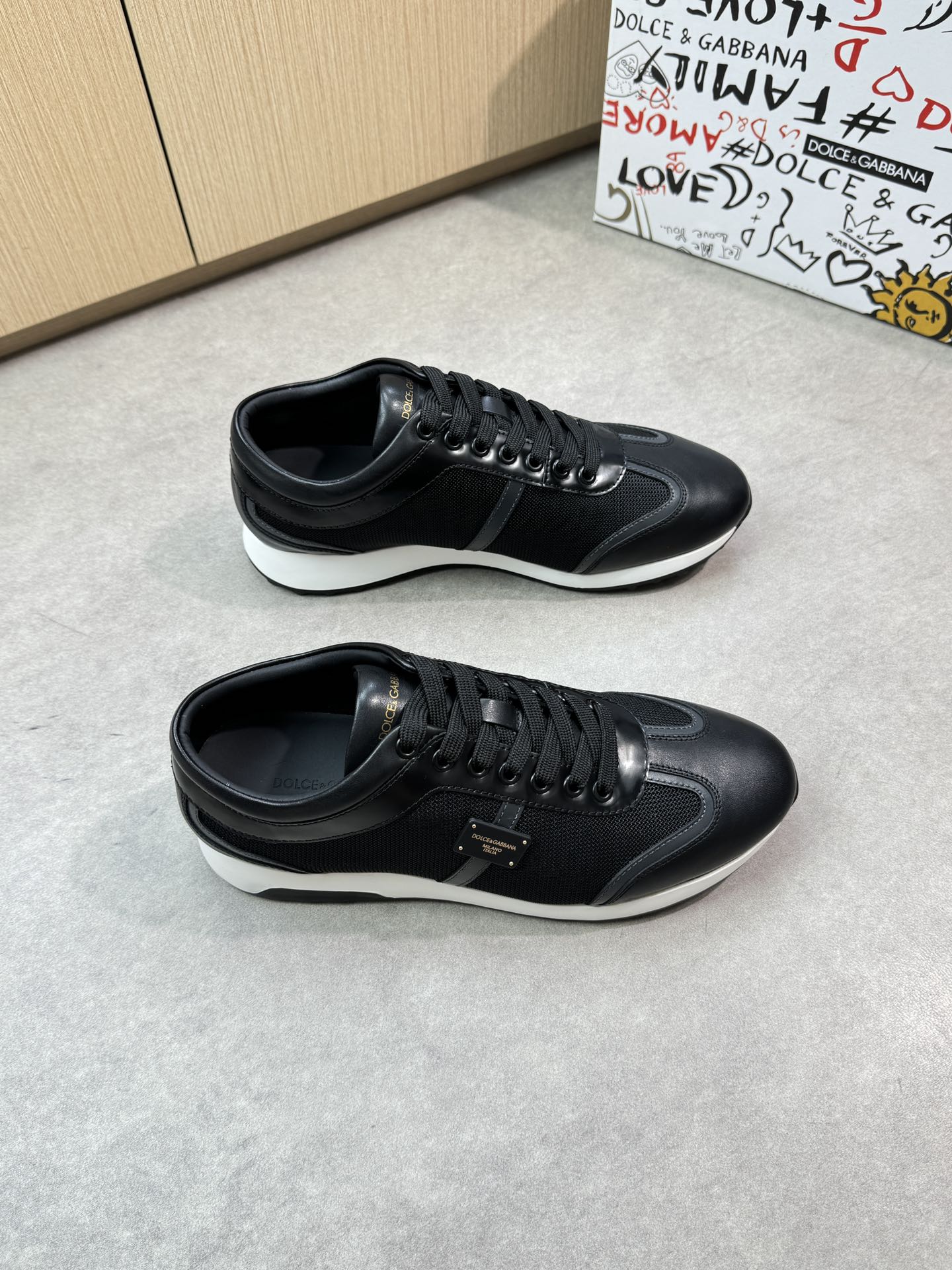 NO:347523,【DOLCE & GABBANA】Dolce & Gabbana - High-end quality Original single casual sneakers - Upper Napa calfskin, brand high mercerized canvas, shoe body brand metal fastener, shoe tongue silk screen brand logo - Inner water dyed cowhide - Outsole ultra-light TPU foamed two-color molded sole - Ultra-high quality control · Fine workmanship highlighted (high-end, noble, grade) -Size 39-44 (38, 45, custom made)·0444,,Dolce & Gabbana, Dolce & Gabbana, sneakers, cowhide19860909【DOLCE & GABBANA】杜嘉班纳 -高端品质 原单休闲运动鞋 -鞋面纳帕小牛皮、品牌高丝光帆布、鞋身品牌金属扣件、鞋舌丝印品牌logo -内里水染牛皮 -大底超轻TPU发泡双色成型大底 -超高品控·做工精细凸显(高端·贵气·档次) -Size 39-44（38、45、可订做)·0444,,Dolce&Gabbana,Dolce&Gabbana,sneakers,cowhide,Men's shoes