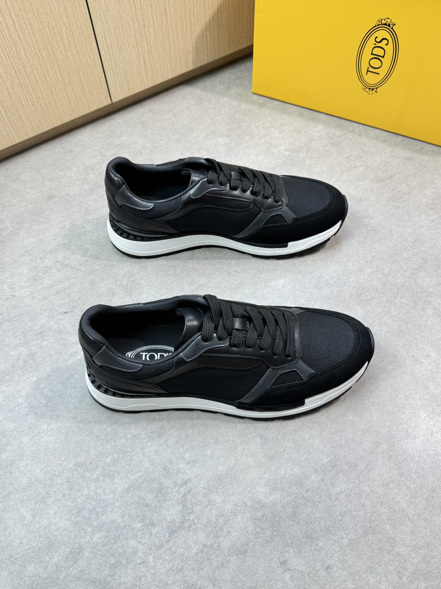 NO:348352,【TOD's】Todds - High-end quality Original single casual sneakers - Upper Napa calfskin, brand canvas, reverse velvet calfskin, perfect splicing - Inner water dyed cowhide - Outsole ultralight TPU foaming·rubber; Two-color molded outsole - Ultra-high quality control·fine workmanship highlighted (high-end·noble·grade) -Size 39-44 (38,45, custom made)·0444,,Tod's,sneakers,cowhide19860909【TOD's】托德斯 -高端品质 原单休闲运动鞋 -鞋面纳帕小牛皮、品牌帆布、反绒小牛皮、完美拼接 -内里水染牛皮 -大底超轻TPU发泡·橡胶；双色成型大底 -超高品控·做工精细凸显(高端·贵气·档次) -Size 39-44（38,45,可订做)·0444,,Tod's,sneakers,cowhide,Men's shoes