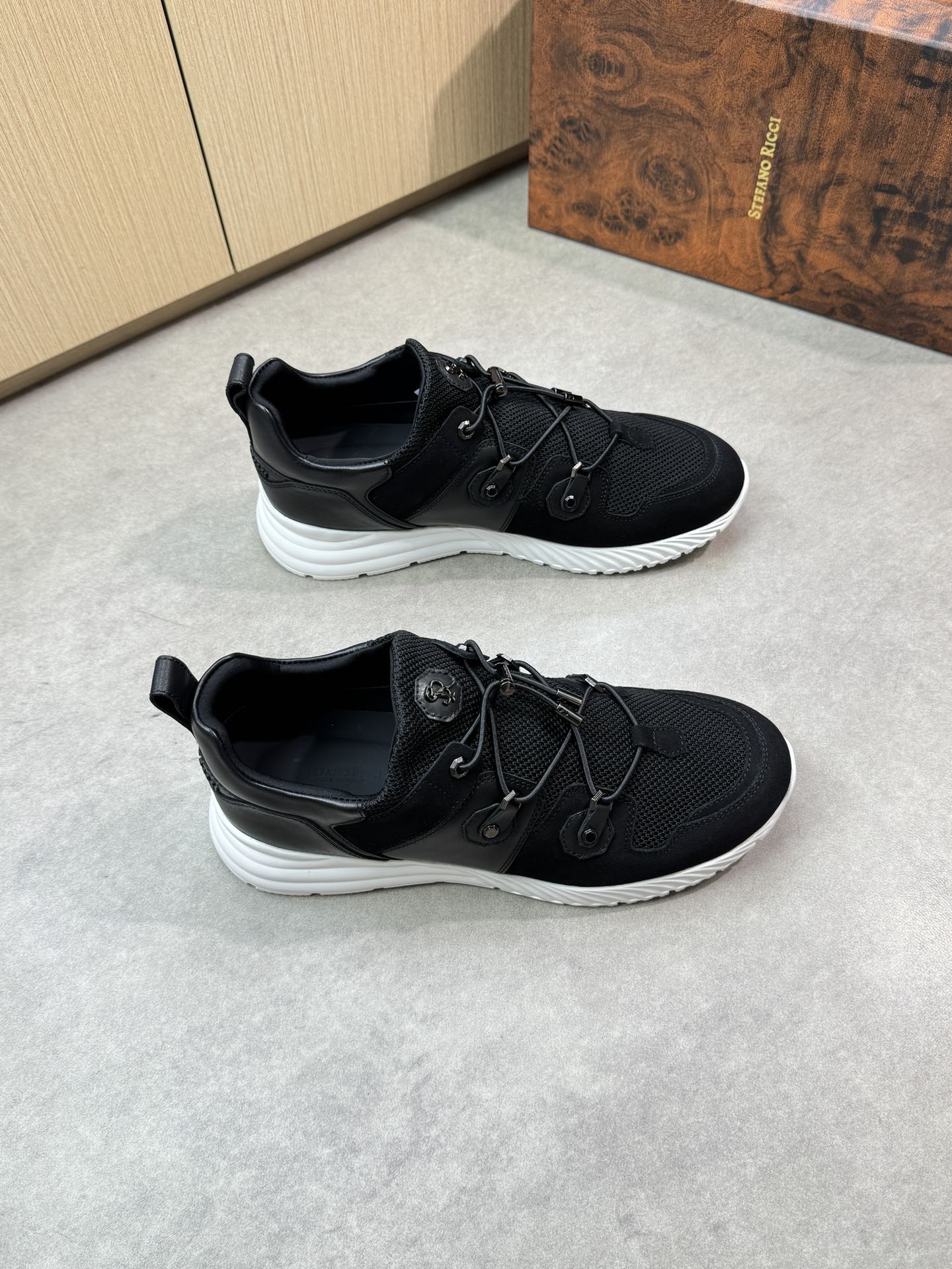 NO:350389,【Stefano Ricci】Stefano Rao Nich - High-end quality Original single casual sneakers - Imported upper with swaggered calfskin, reverse velvet calfskin, brand knitted cloth, brand logo metal fastener, heel injection molding brand logo - inner elastic cloth, foot pad; water dye cowhide - outsole ultralight TPU foam; molded sole - ultra high quality control · fine workmanship (high-end · noble · grade) -Size 39-44 (38, 45, custom made) ·ST0444,,sneakers,cowhide19860909【Stefano Ricci】史蒂芬劳·尼治 -高端品质 原单休闲运动鞋 -鞋面进口摔纹小牛皮、反绒小牛皮、品牌针织布匹、品牌logo金属扣件、后跟注塑品牌logo -内里弹力布匹,垫脚；水染牛皮 -大底超轻TPU发泡；成型大底 -超高品控·做工精细凸显(高端·贵气·档次) -Size 39-44（38,45,可订做)·ST0444,,sneakers,cowhide,Men's shoes