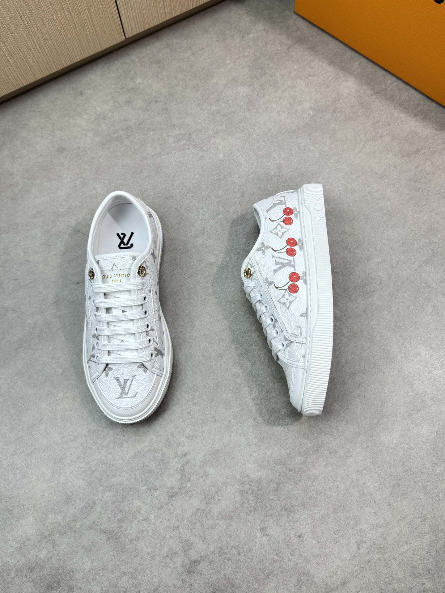 Louis Vuitton Casual Sneakers White Leather Monogram Couple Unisex Shoes 3 i1748537611 152 1