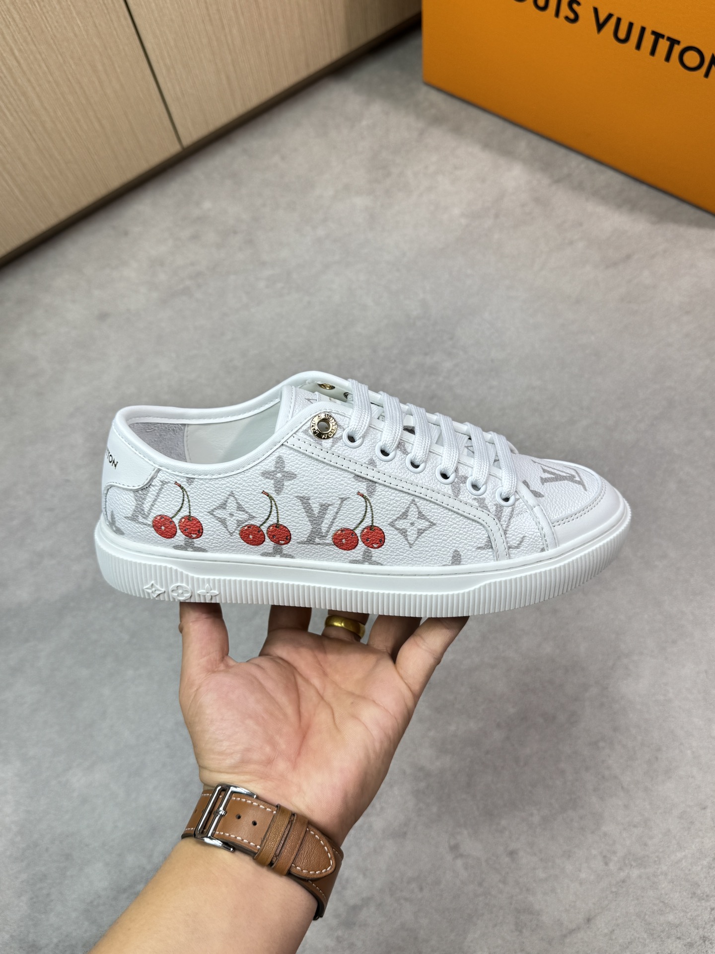 Louis Vuitton Casual Sneakers White Leather Monogram Couple Unisex Shoes 5 i1748537611 5097 3