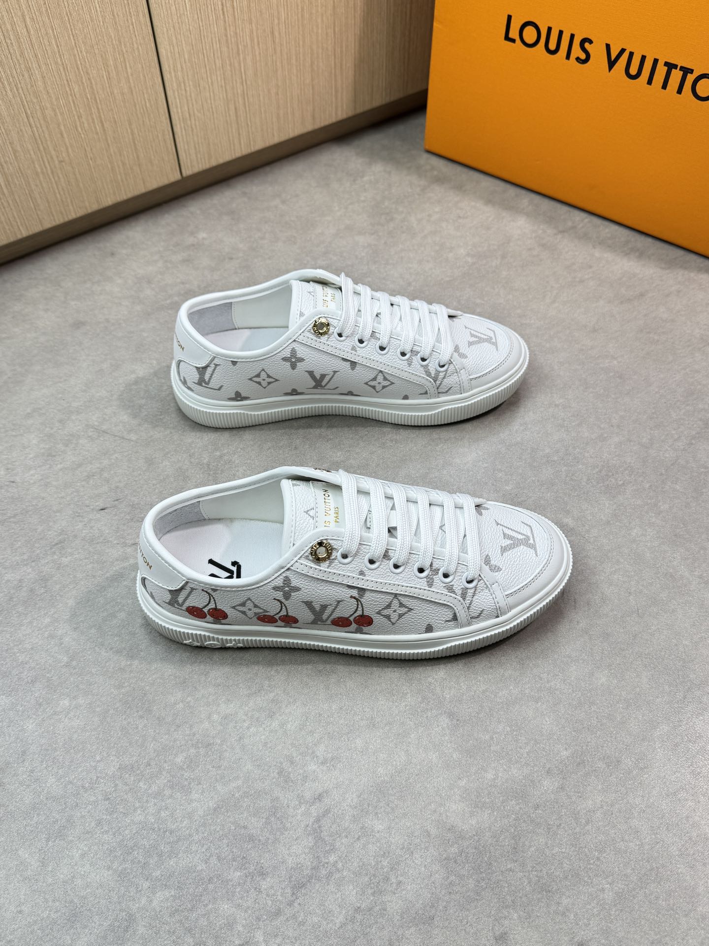 Louis Vuitton Casual Sneakers White Leather Monogram Couple Unisex Shoes 2 i1748537611 589 0