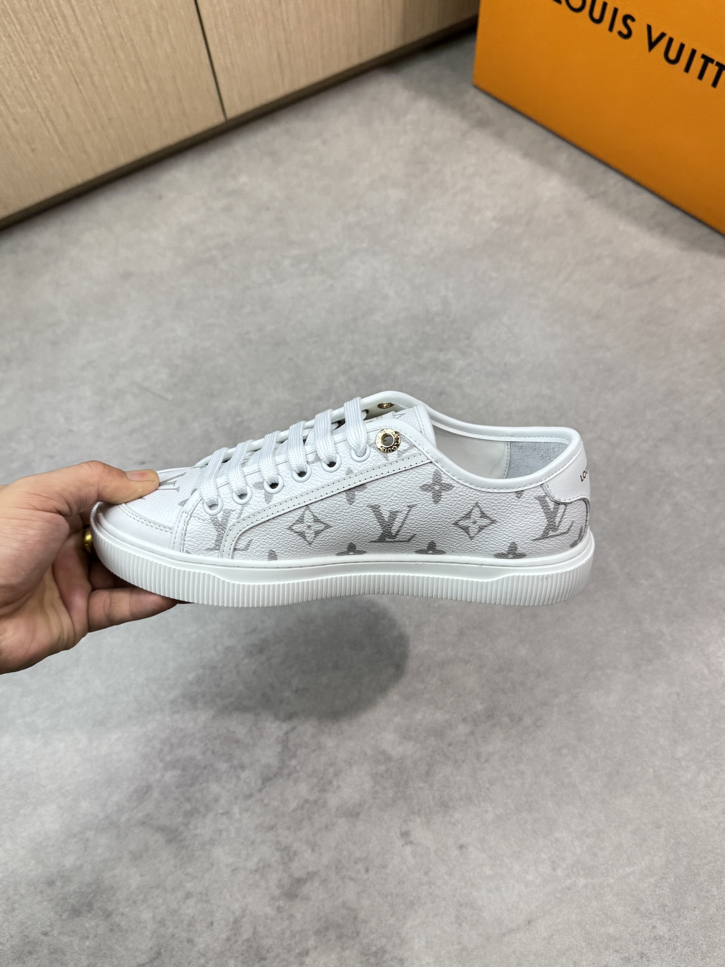Louis Vuitton Casual Sneakers White Leather Monogram Couple Unisex Shoes 6 i1748537611 6381 4