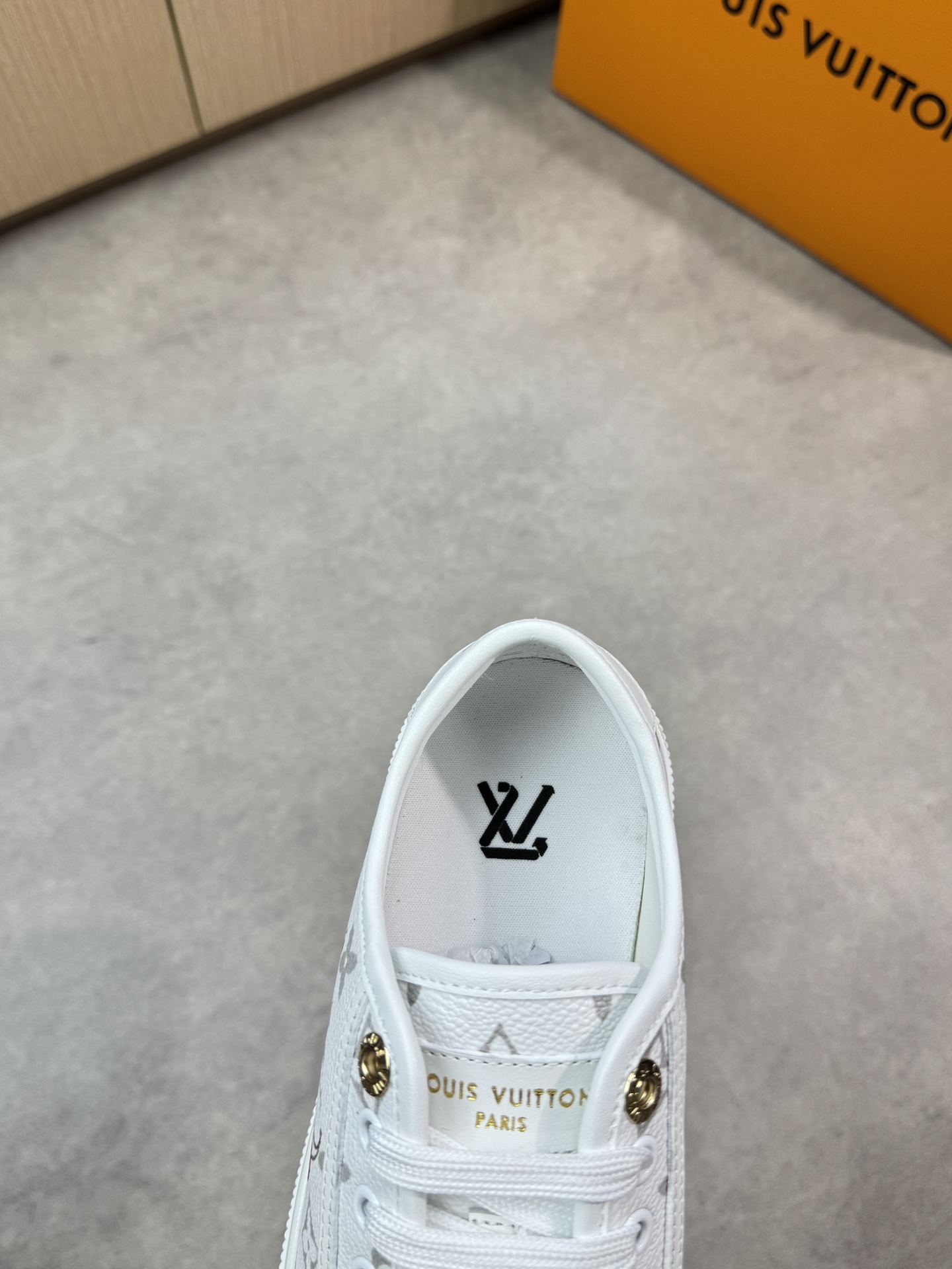 Louis Vuitton Casual Sneakers White Leather Monogram Couple Unisex Shoes 8 i1748537611 6888 6