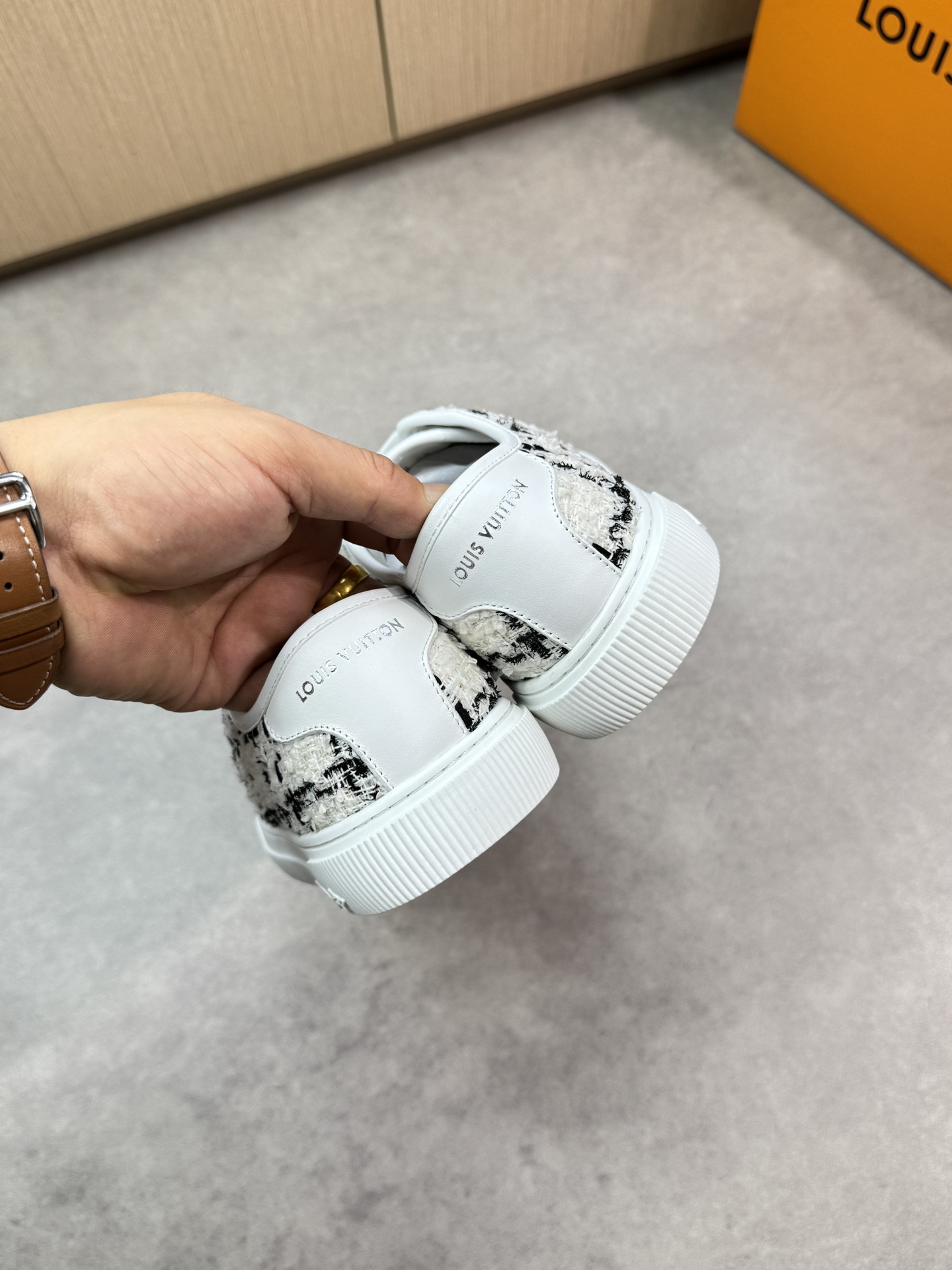 Louis Vuitton Men's and Women's Casual Sneakers in Nappa Leather 8 i1748537670 1290 7