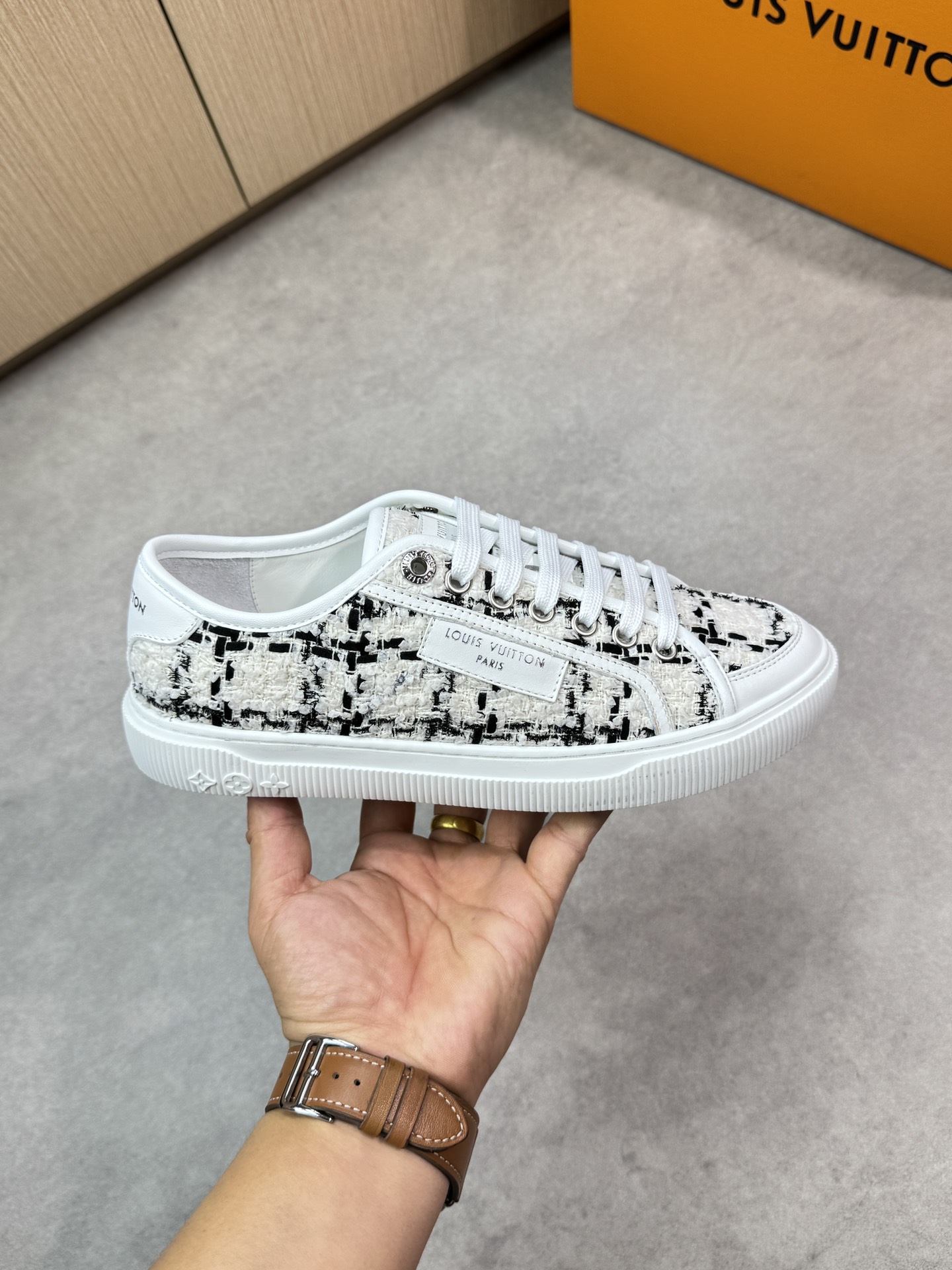 Louis Vuitton Men's and Women's Casual Sneakers in Nappa Leather 4 i1748537670 3576 3