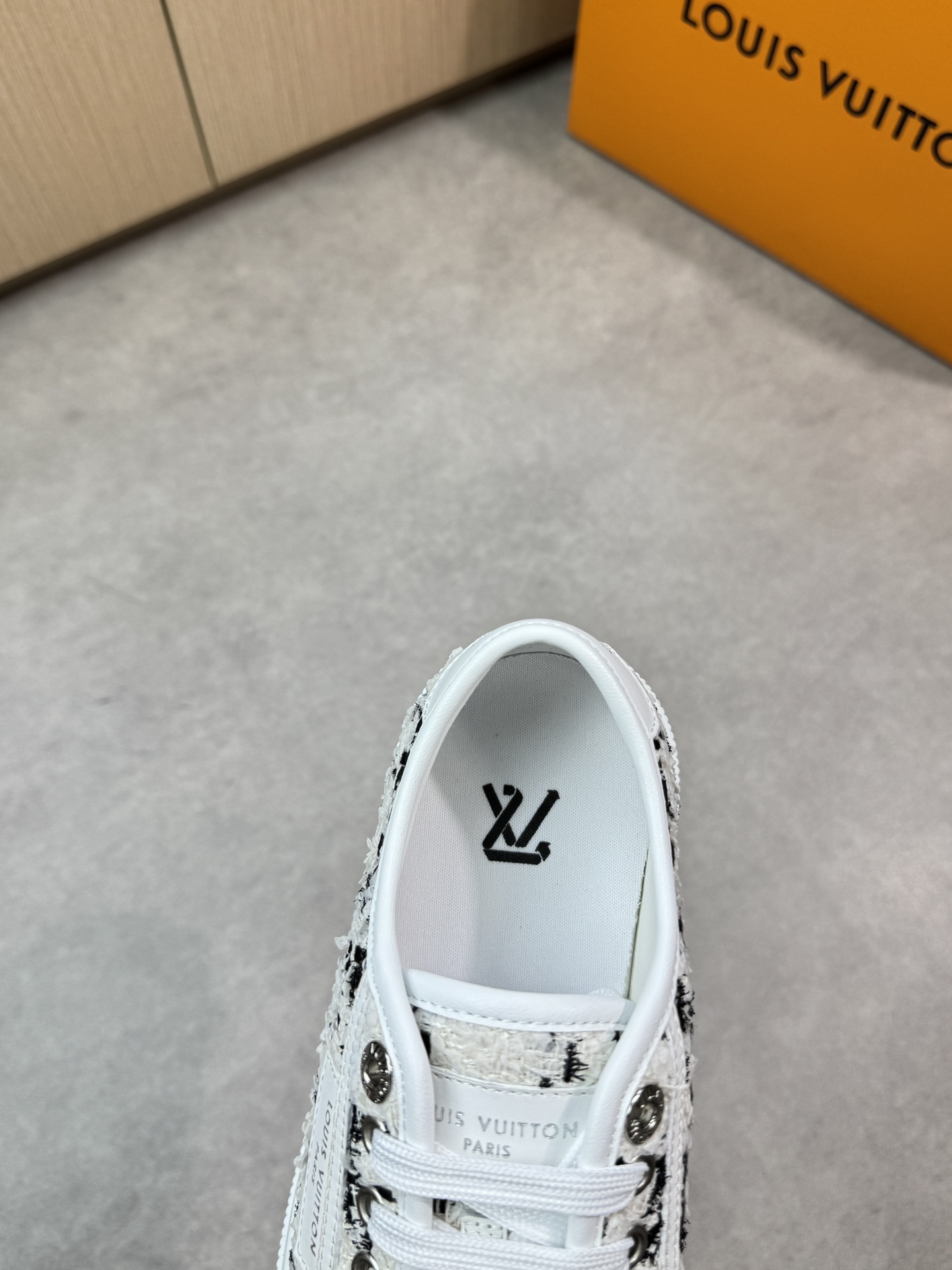 Louis Vuitton Men's and Women's Casual Sneakers in Nappa Leather 7 i1748537670 4757 6