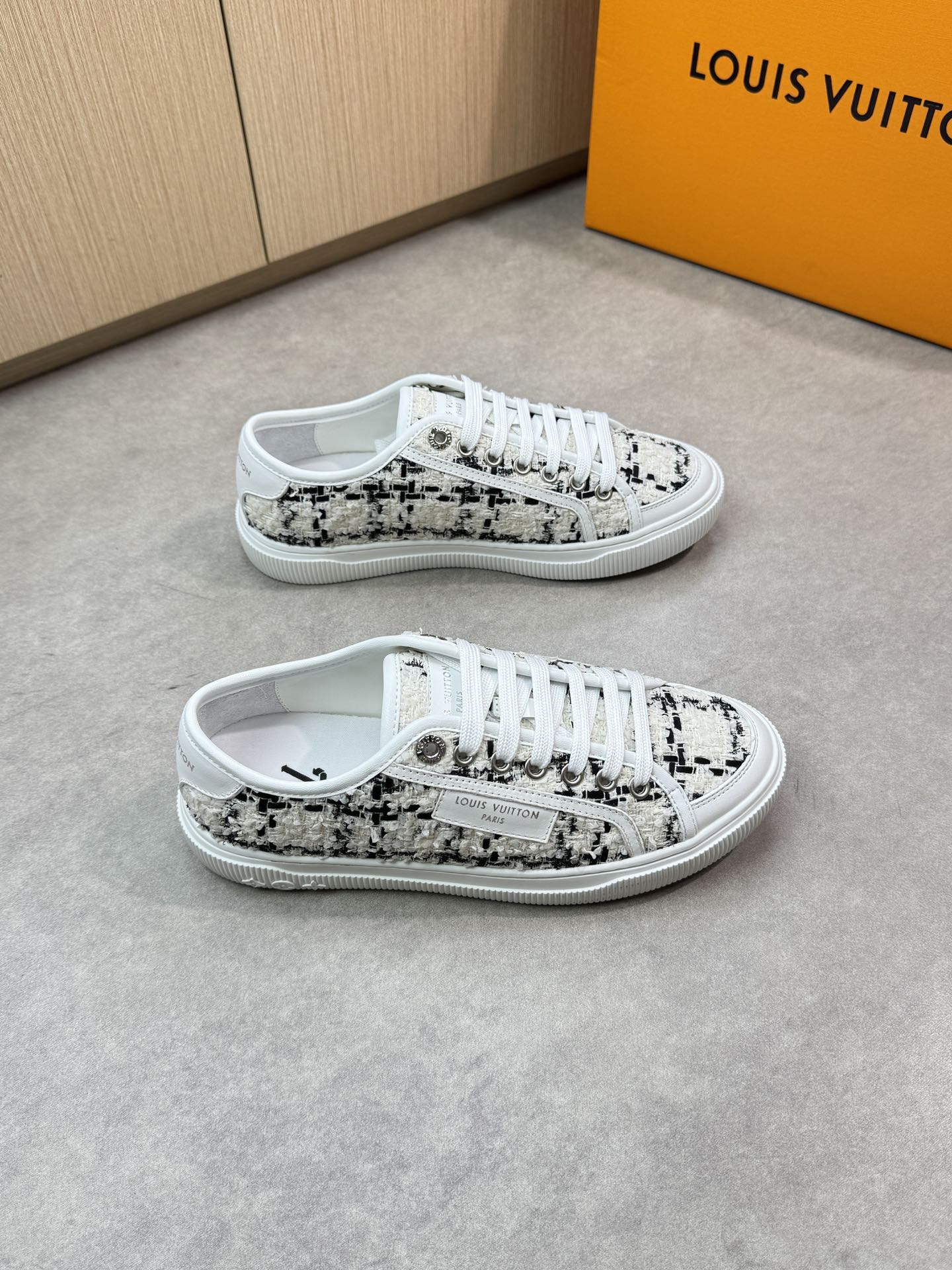 Louis Vuitton Men's and Women's Casual Sneakers in Nappa Leather 1 i1748537670 6255 0