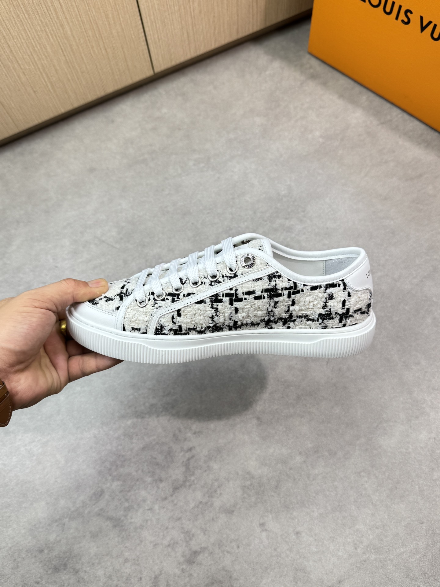 Louis Vuitton Men's and Women's Casual Sneakers in Nappa Leather 5 i1748537670 7794 4