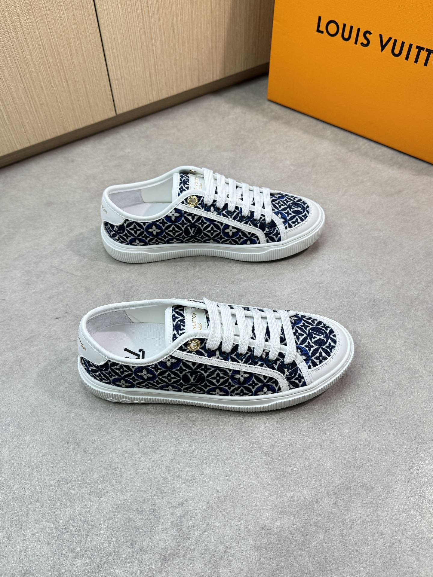 Louis Vuitton Monogram Nappa Leather Sneakers Unisex Casual Shoes 1 i1748537783 5049 0