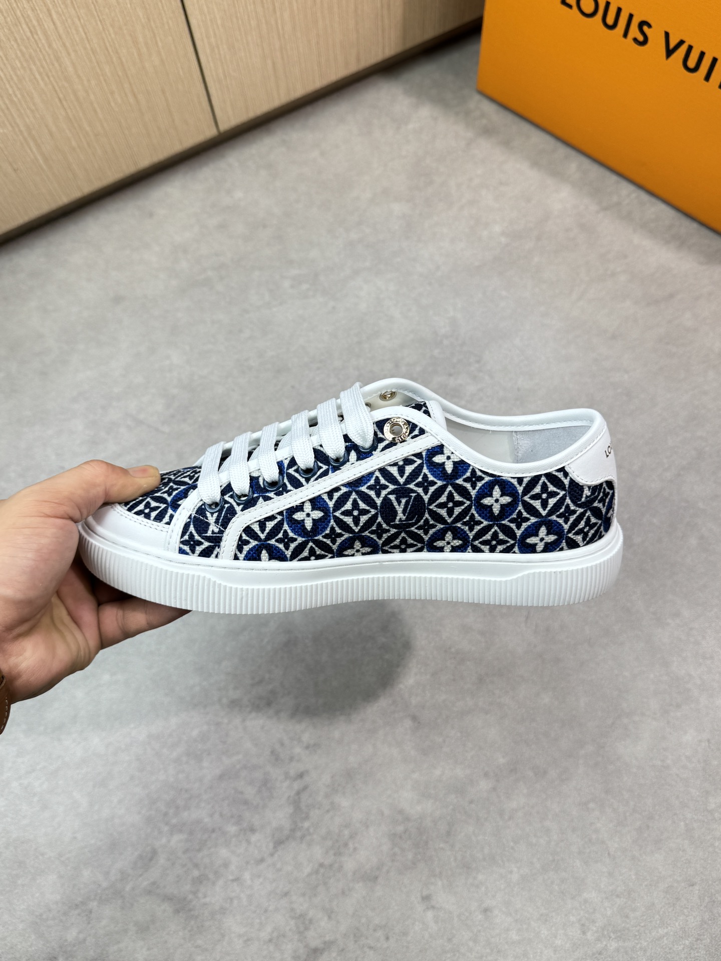 Louis Vuitton Monogram Nappa Leather Sneakers Unisex Casual Shoes 5 i1748537783 5468 4
