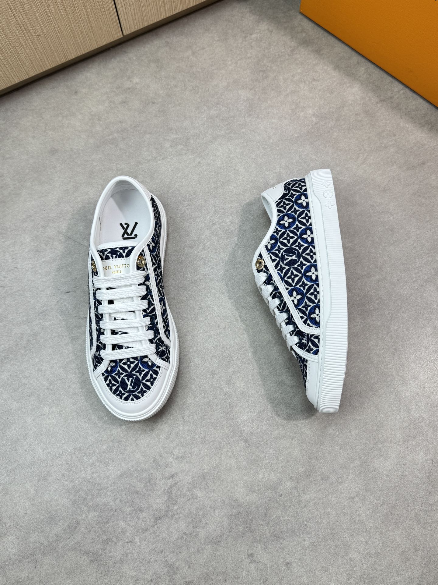 Louis Vuitton Monogram Nappa Leather Sneakers Unisex Casual Shoes 2 i1748537783 8901 1