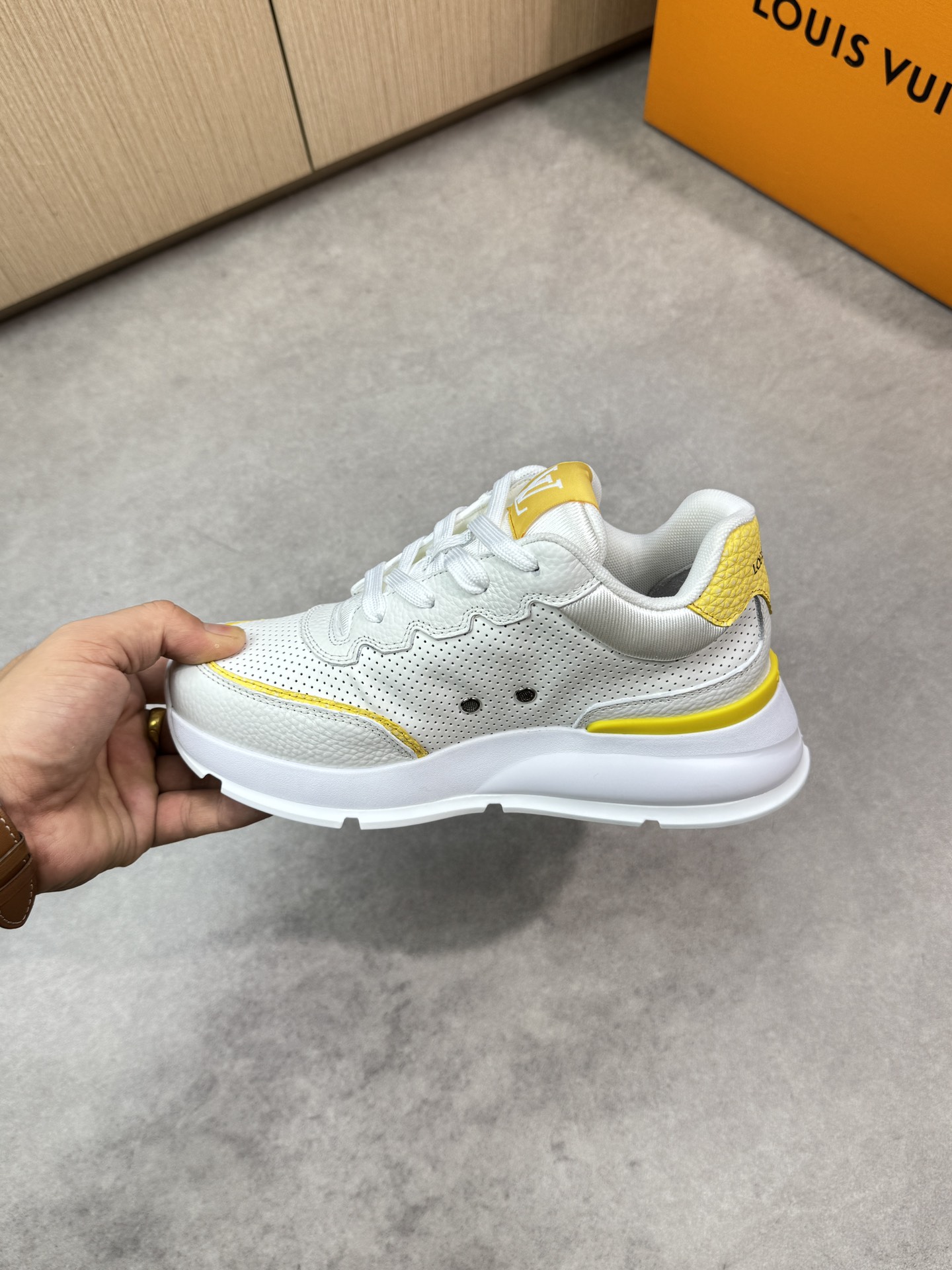 Louis Vuitton Casual Sneakers for Men and Women - Premium Quality 5 i1748538393 4732 4