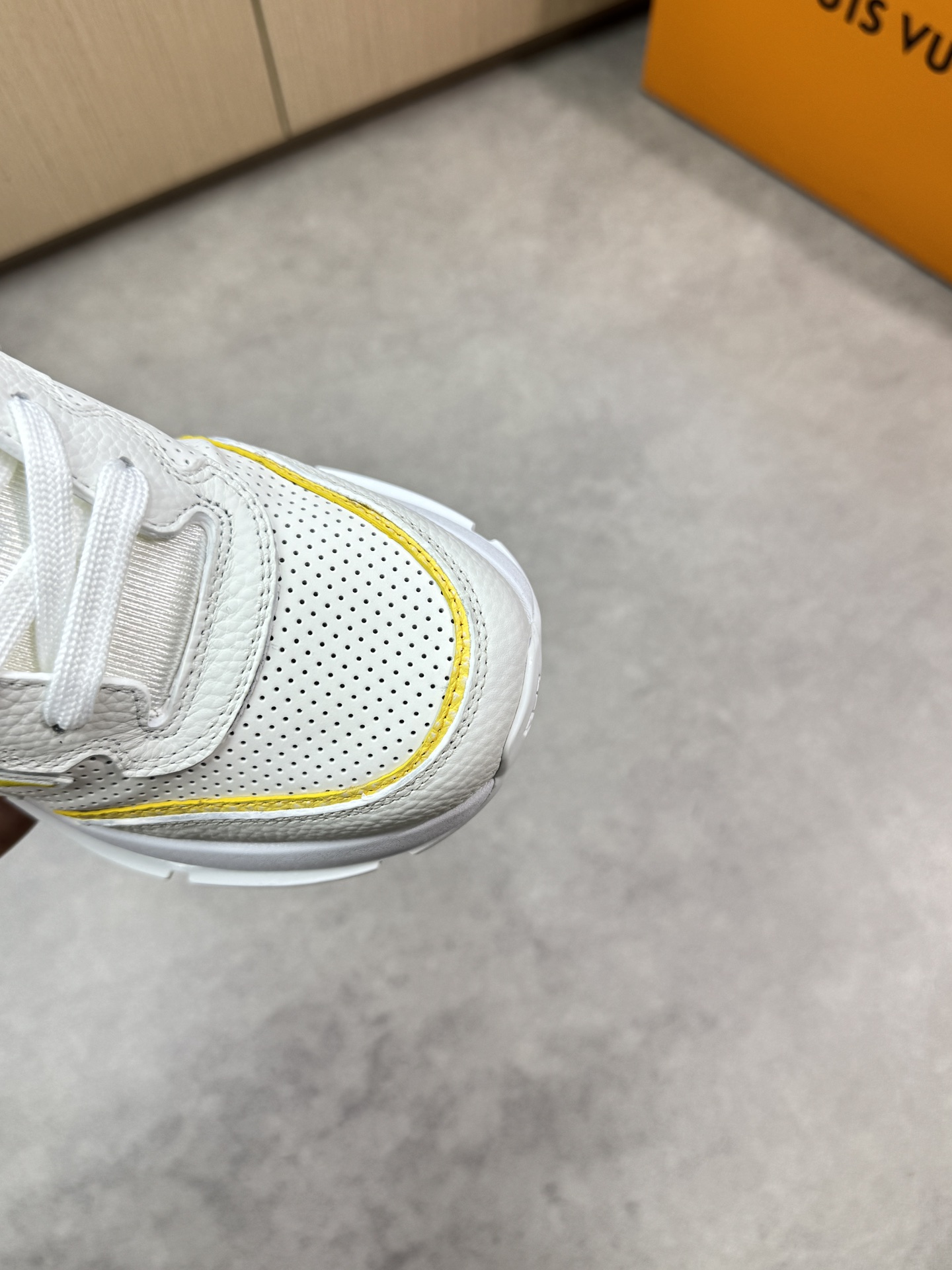 Louis Vuitton Casual Sneakers for Men and Women - Premium Quality 6 i1748538393 5887 5