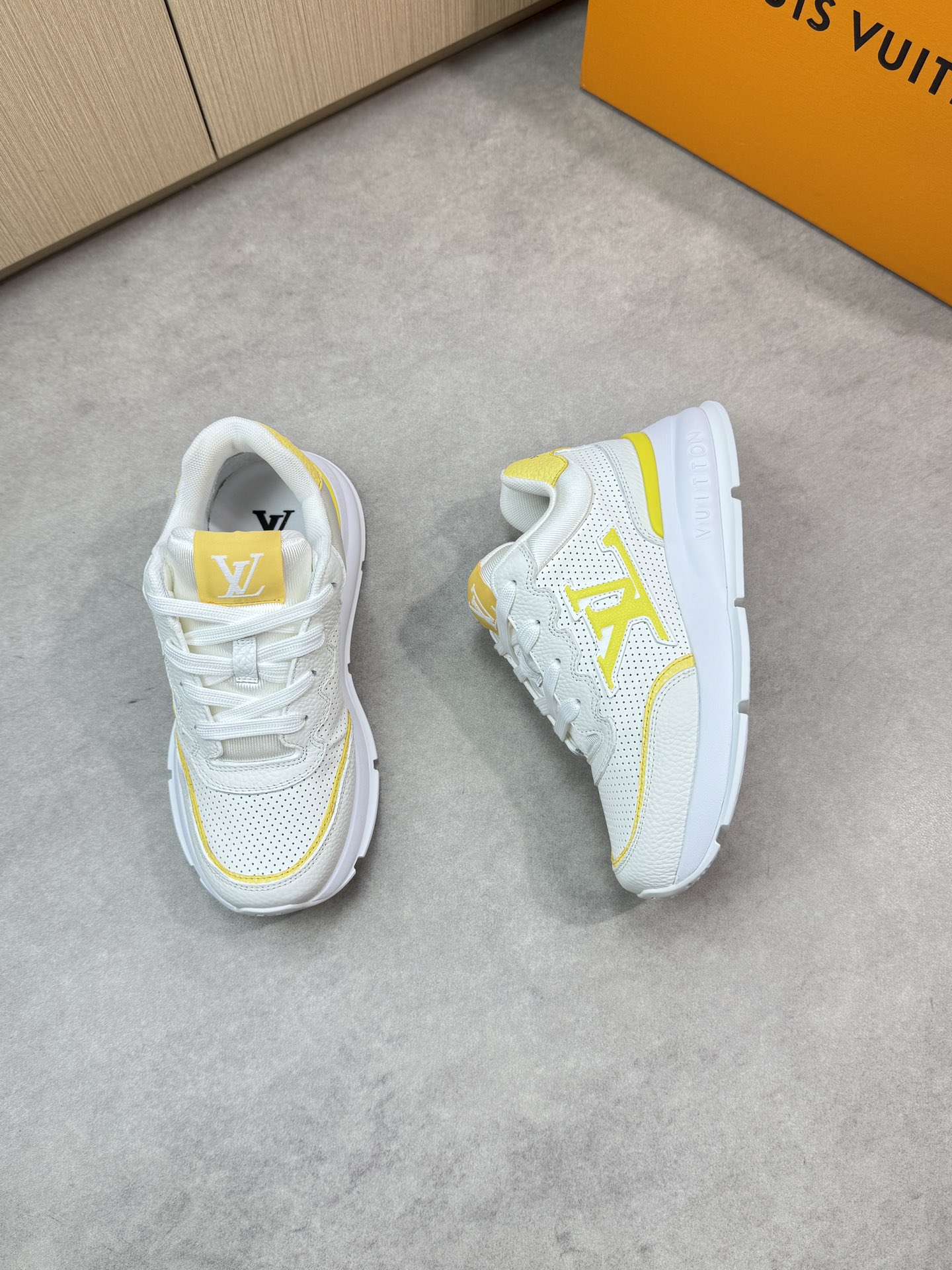 Louis Vuitton Casual Sneakers for Men and Women - Premium Quality 2 i1748538393 7565 1