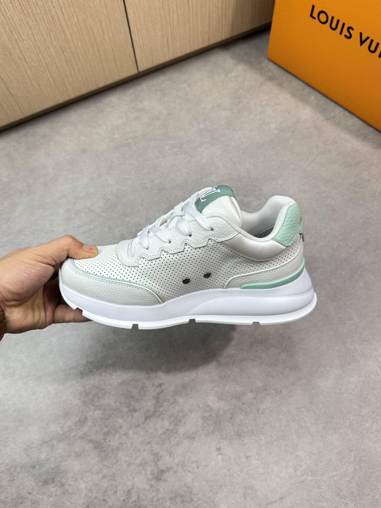 Louis Vuitton Couple's Casual Sneakers in Premium Leather - Unisex Design 5 i1748538526 1659 4