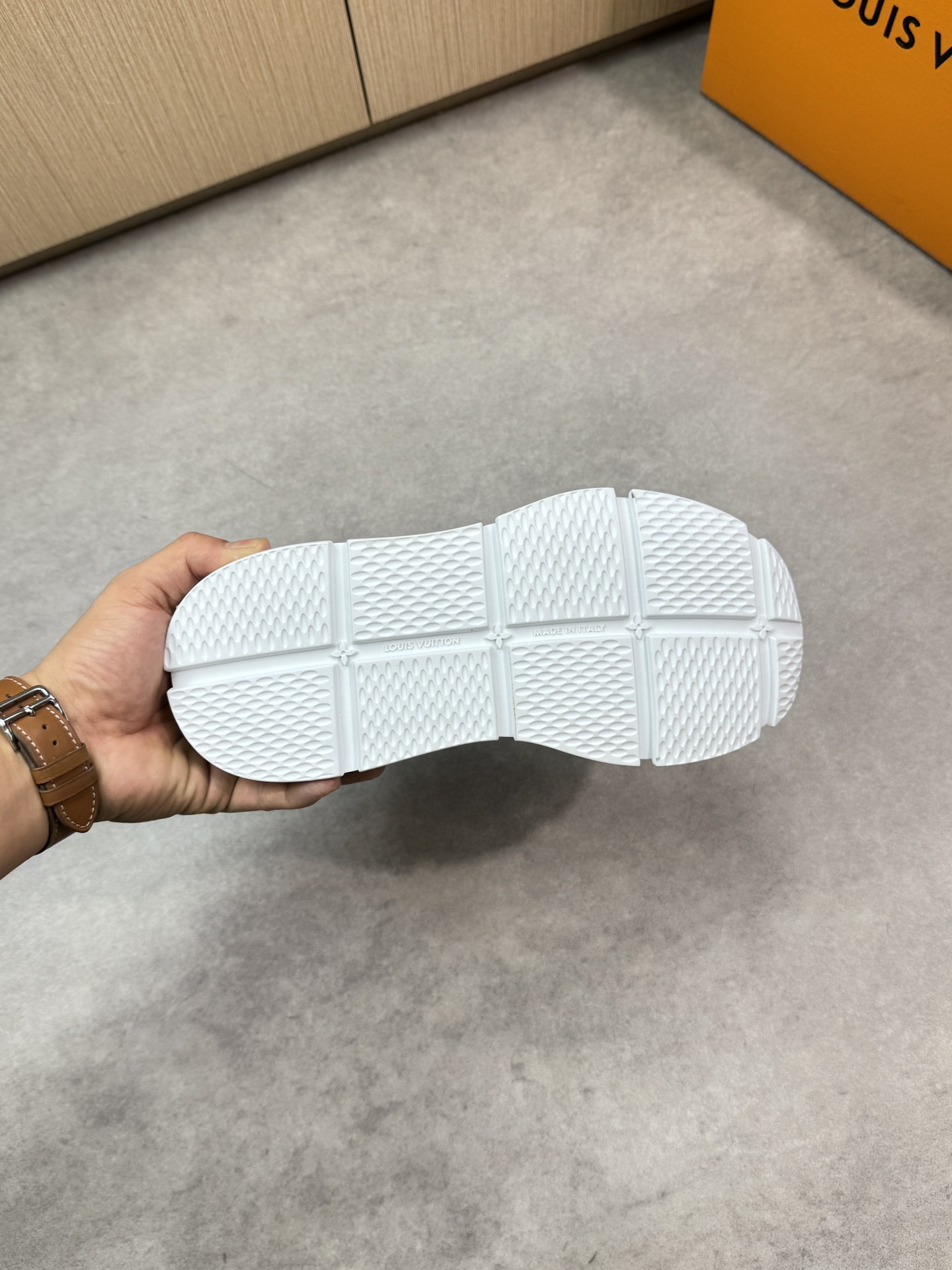 Louis Vuitton Couple's Casual Sneakers in Premium Leather - Unisex Design 9 i1748538526 282 8