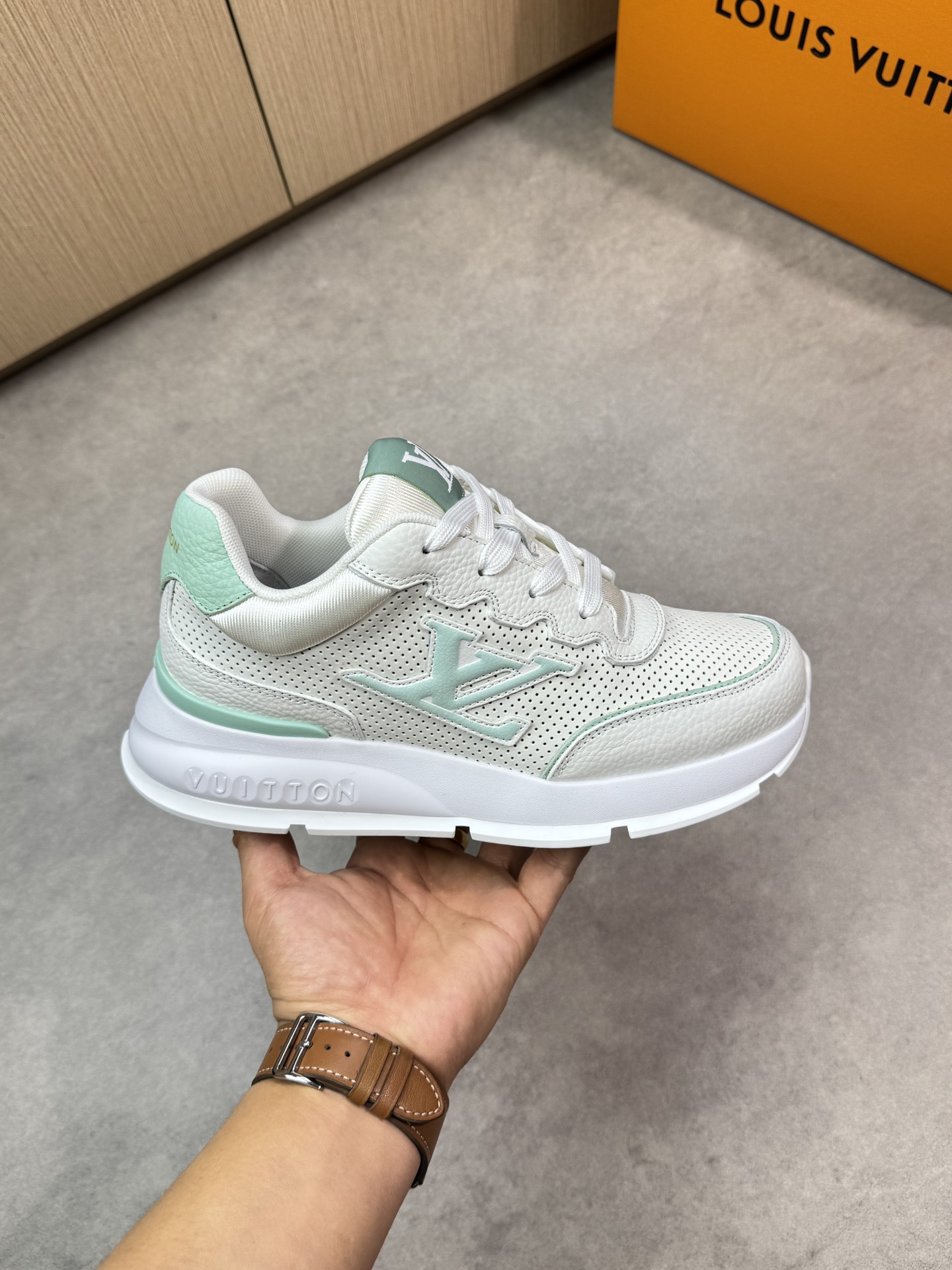 Louis Vuitton Couple's Casual Sneakers in Premium Leather - Unisex Design 4 i1748538526 3283 3