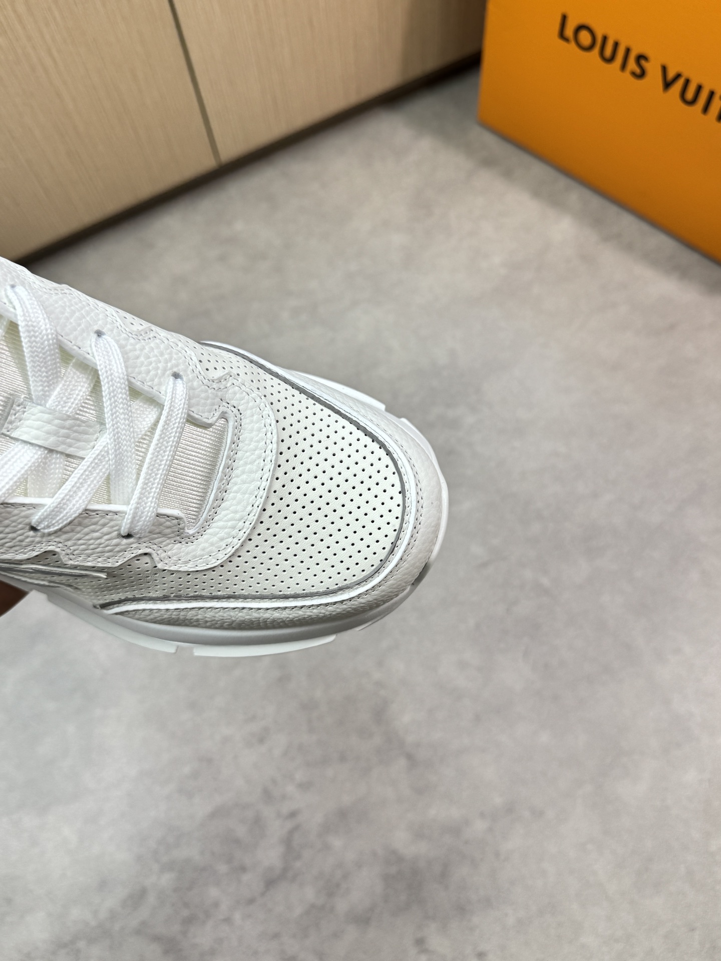 Louis Vuitton White Leather Casual Sneakers Men's Women's Size 35-44 7 i1748538542 2818 5